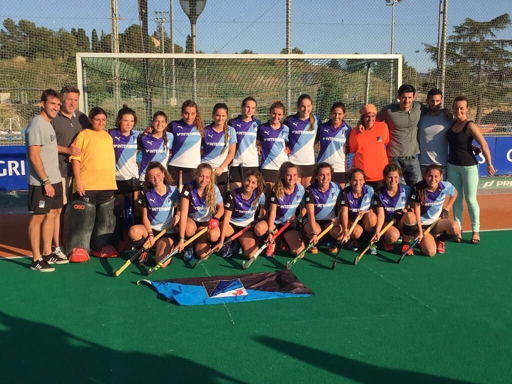 L'equip juvenil femení del Junior FC, campió de catalunya d'hoquei sobre herba. FOTO: Junior FC
