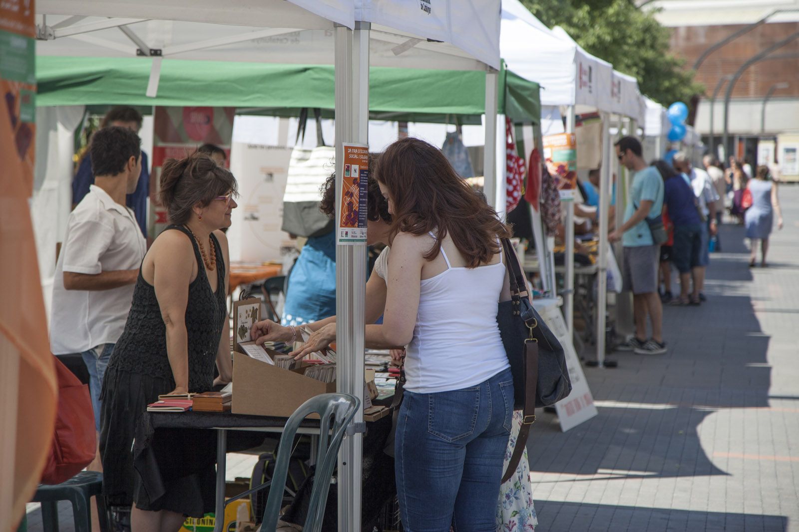 Segona fira d'economia social i solidària a la rambla del Celler de Sant Cugat FOTO: Lali Puig