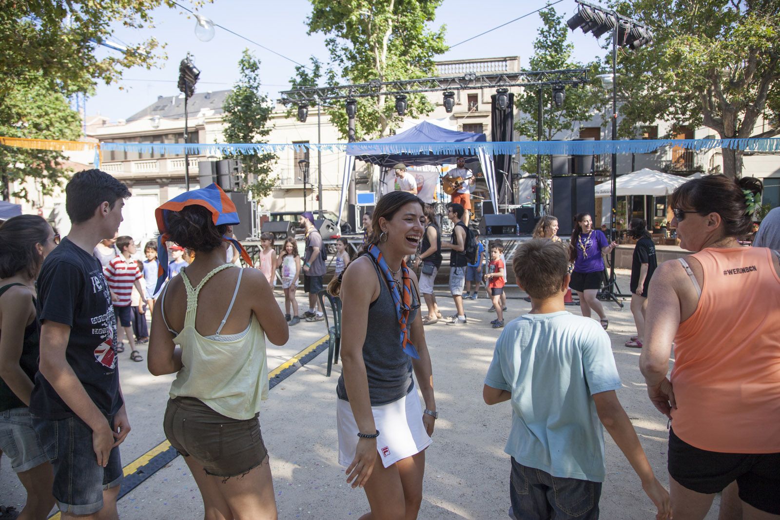 Celebració del 25è aniversari de l'Esplai Sarau a la Plaça de Barcelona. FOTOS: Lali Puig