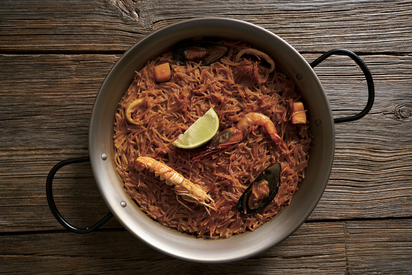 Una fideuà, el plat típic de la costa de llevant  FOTO: Cedida