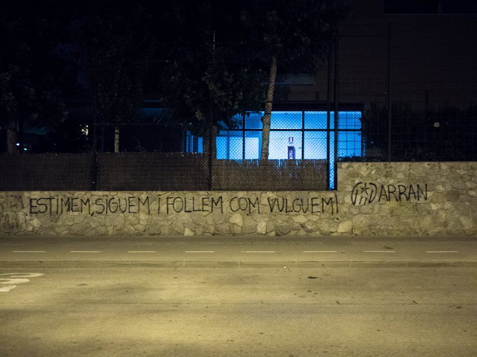 Una de les pintades d'Arran a l'escola La Farga FOTO: @ArranSantCugat 