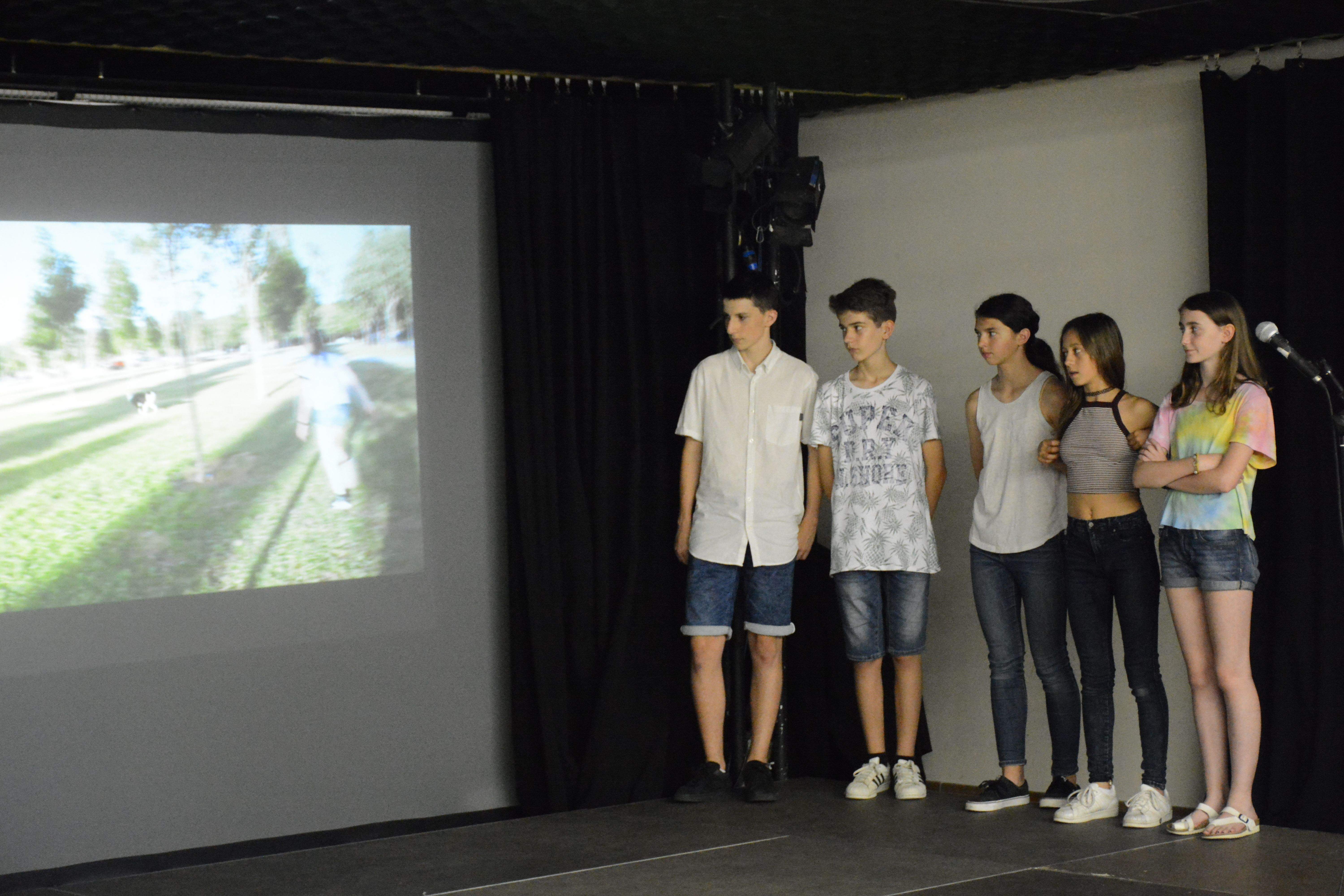 El grup guanyador amb la campanya sobre adopcions de gossos  FOTO: Cedida