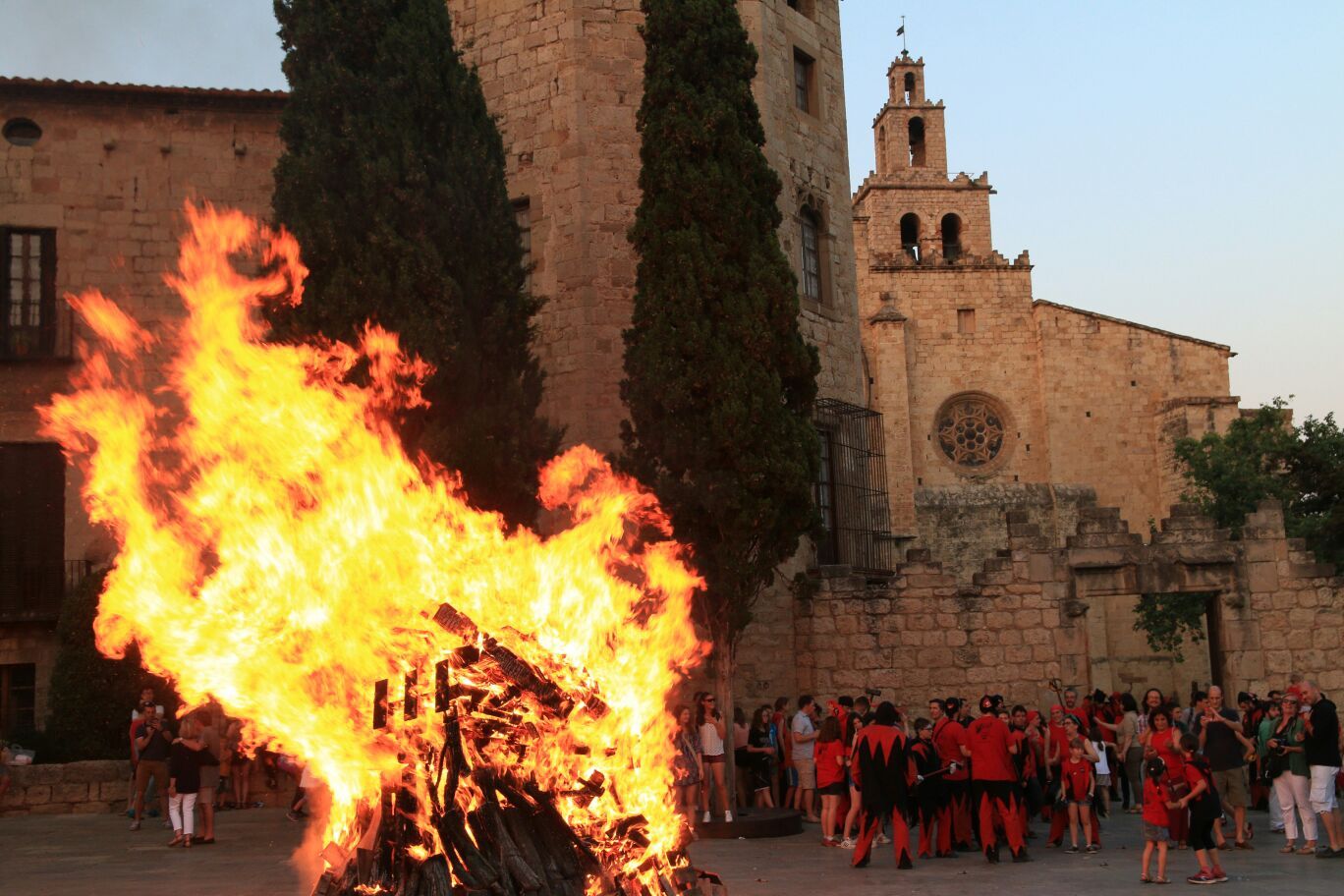 La Flama del Canigó encén Sant Joan FOTO: Lali Álvarez