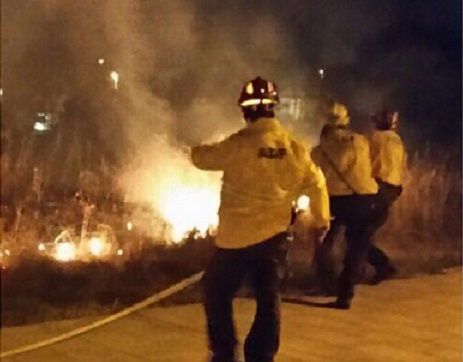 Un dels focs de la nit de Sant Joan  FOTO: Twitter Policia Local