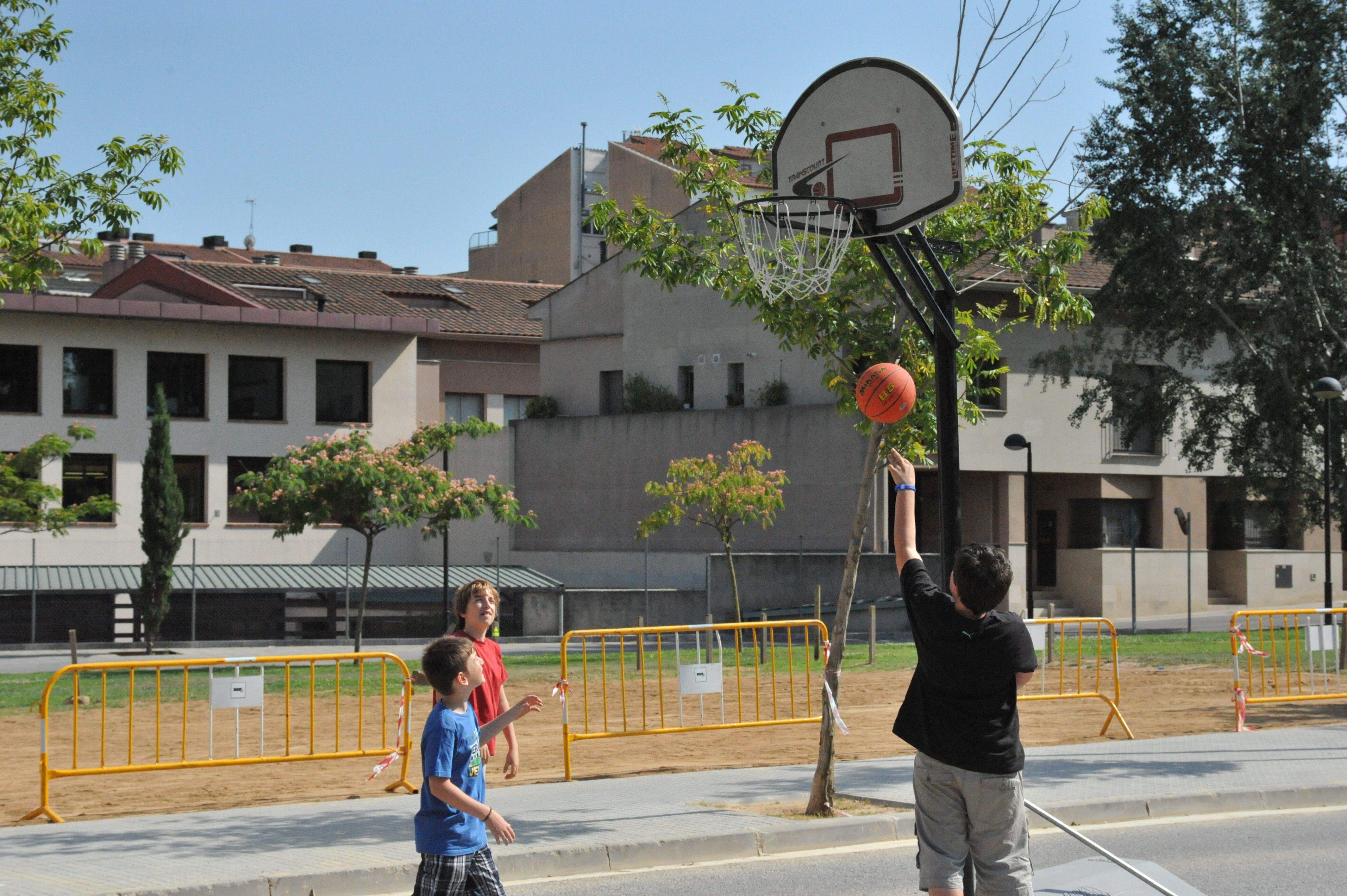 El bàsquet serà un dels esports que es podran practicar en la Quedada Jove de l'Esport al Carrer. FOTO: Arxiu