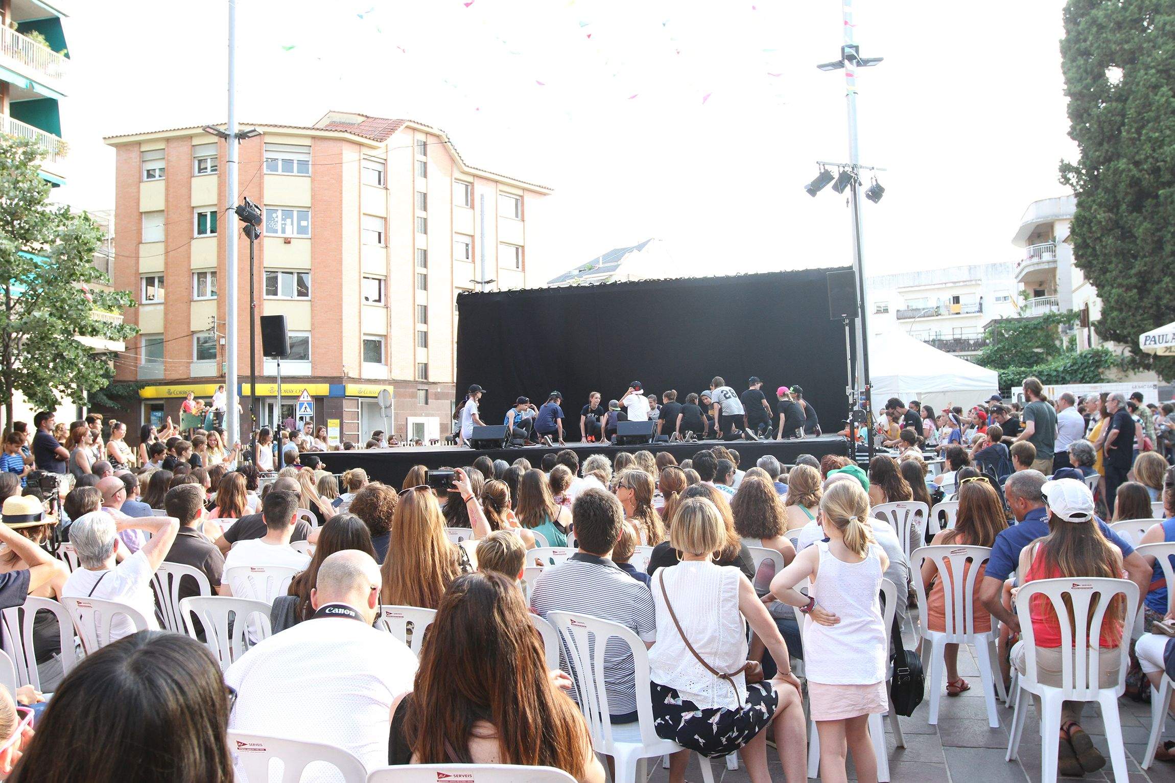 Un centenar de nois i noies de hip-hop de l'Escola Sant Cugat participaran en la tradicional exhibició per Festa Major. FOTO: Haidy Blanch
