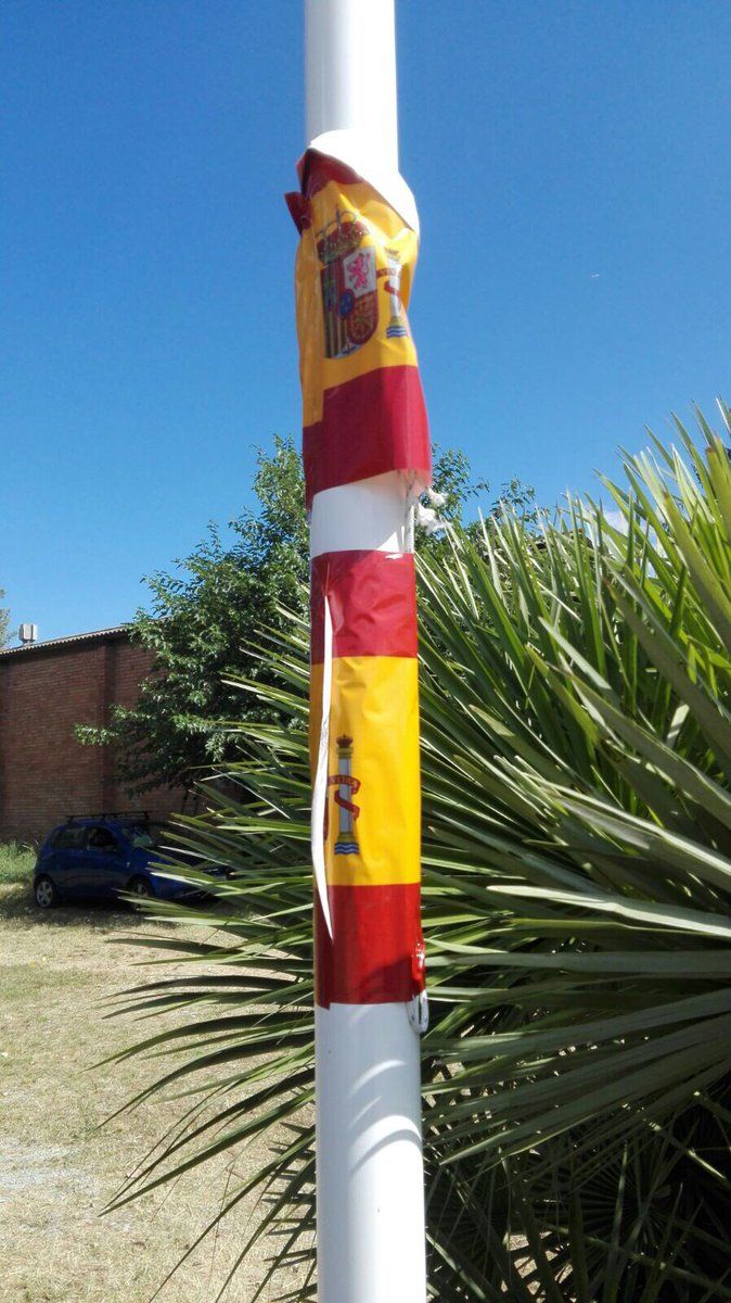 Així ha aparegut l'asta de l'estelada FOTO: Cedida