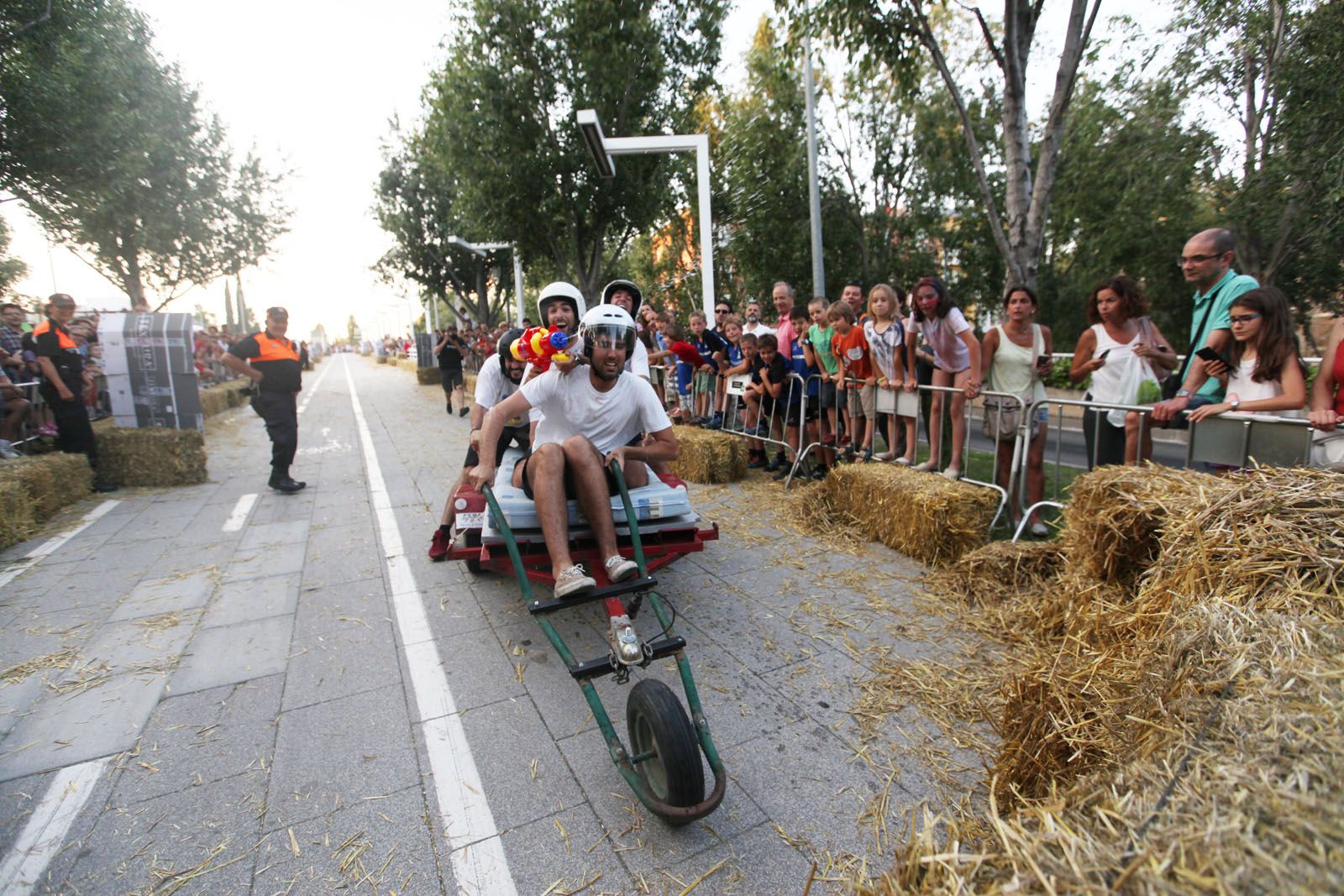  Llitboard: baixada de carros a l'Avinguda Francesc Macià. FOTOS: Lali Puig