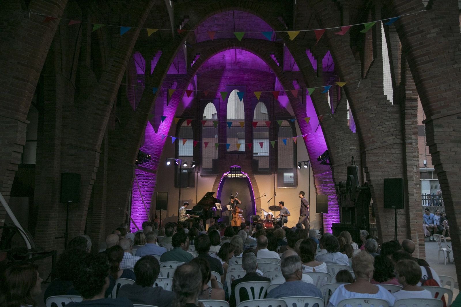 Plaça del jazz, música i sopars: Fernando Brox Quartet, en concert al Celler Modernista. FOTO: Lali Puig