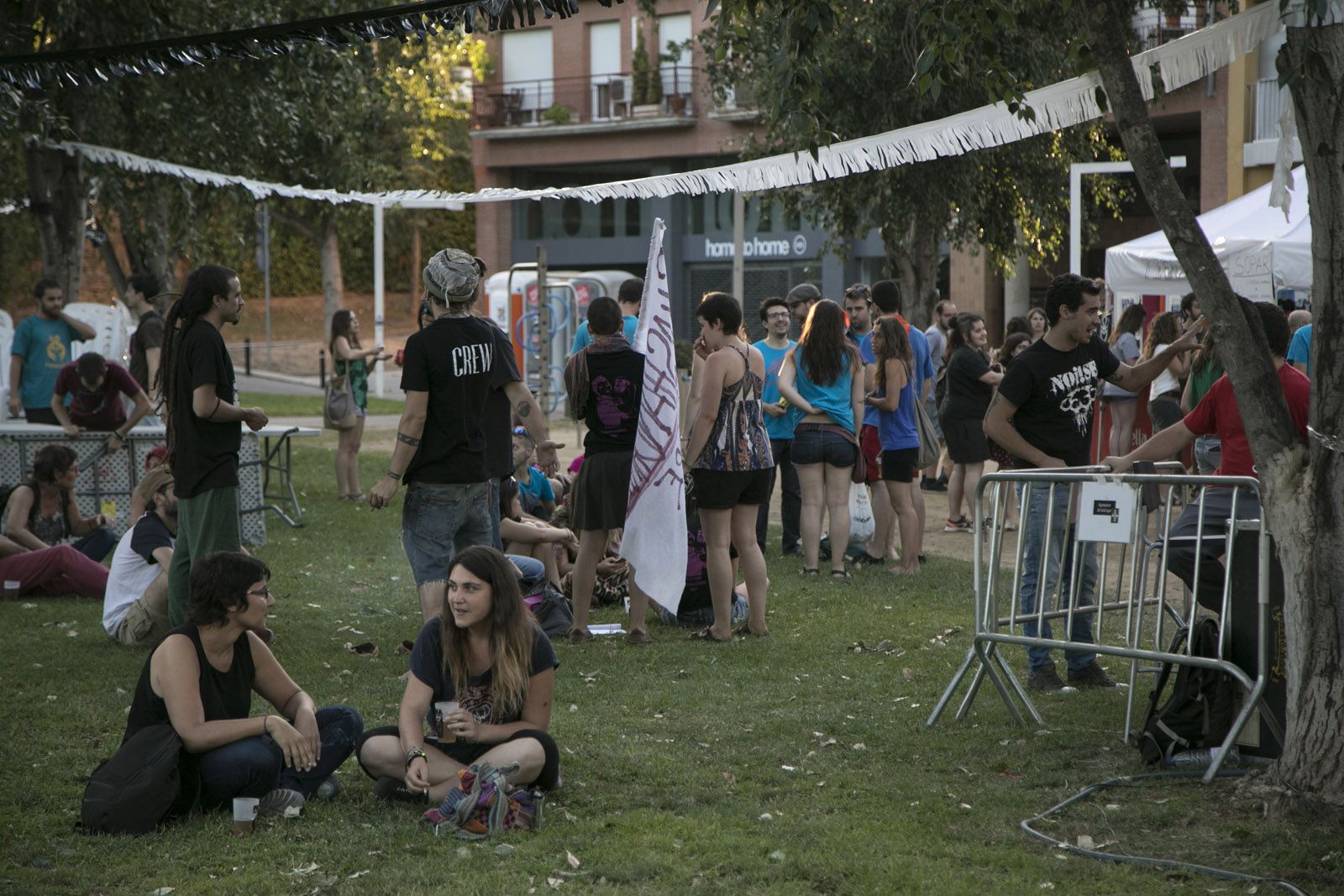 Inauguració Festa Major Alternativa a la Rambla del Celler. FOTO: Lali Puig