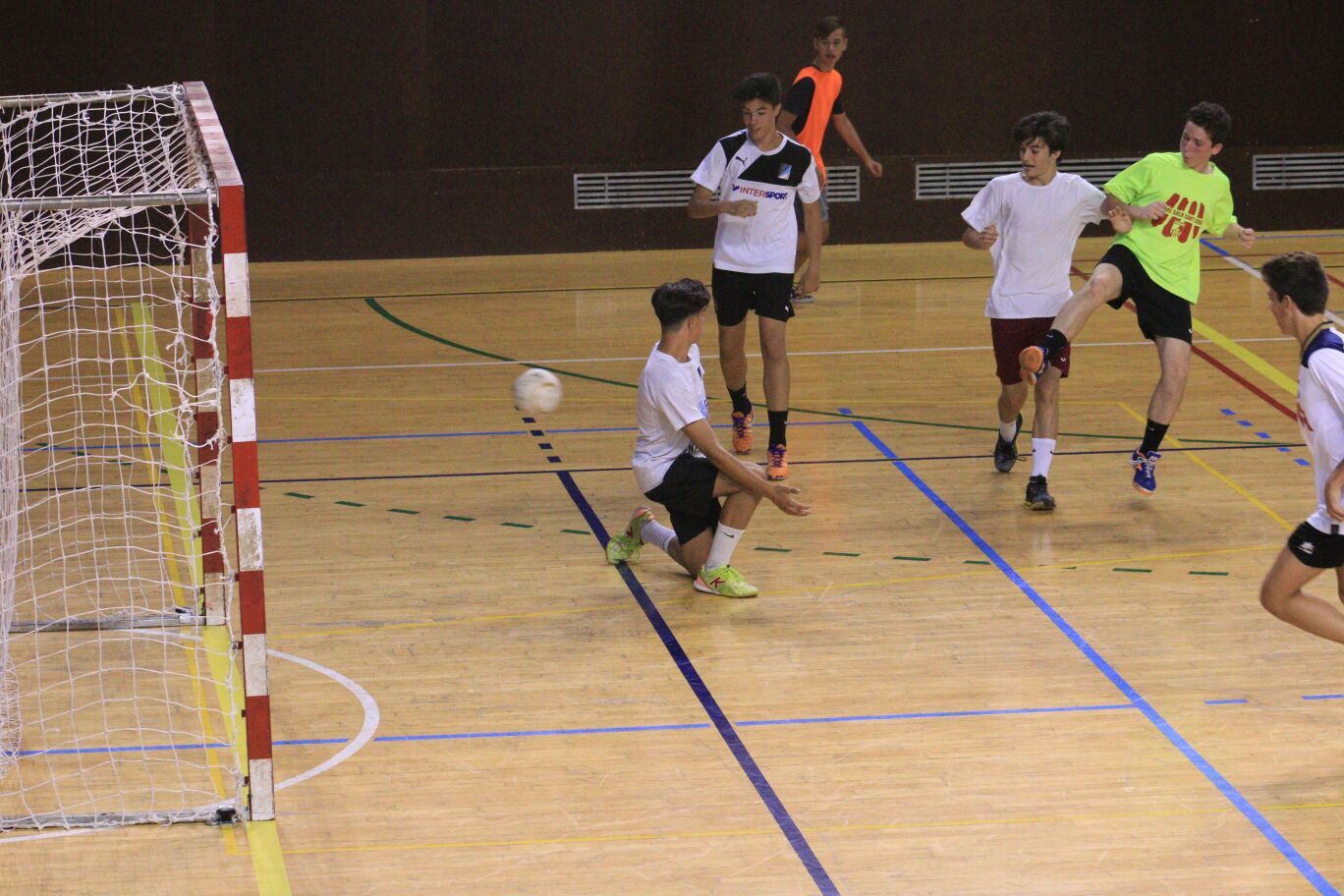 El primer Torneig 3X3 del Futbol Sala Sant Cugat ha reunit 16 equips. FOTO: Lali Álvarez