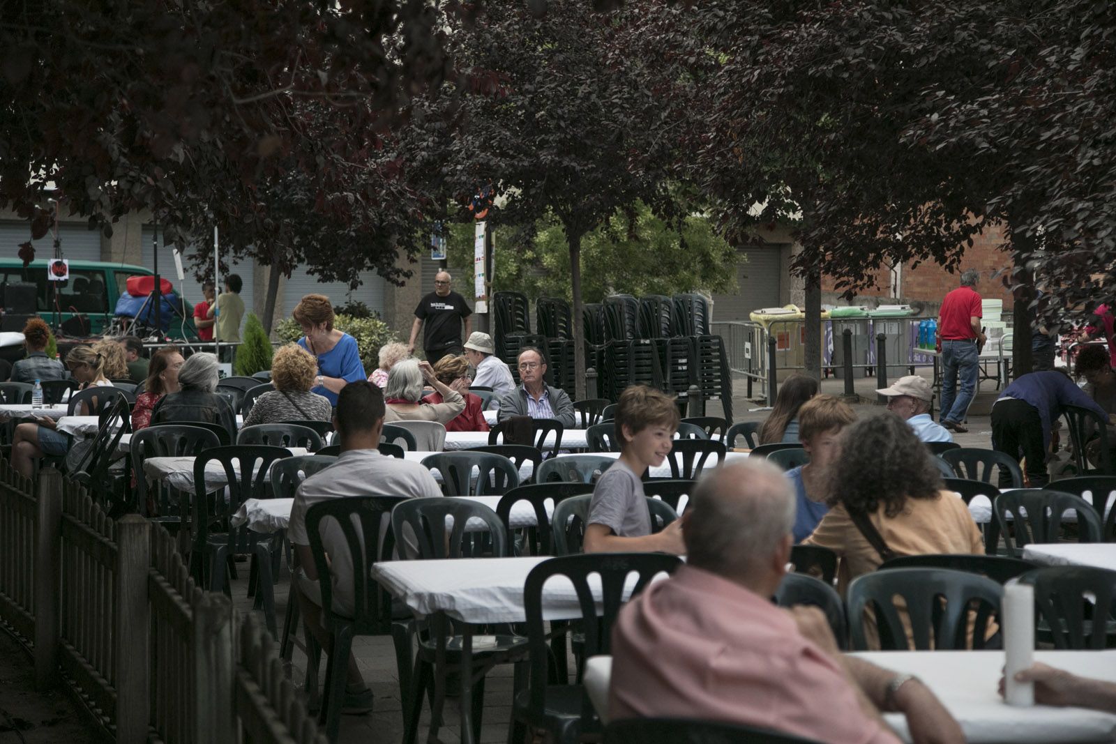 14è Sopar popular del barri Centre-Estació a la Plaça de Sant Antoni. FOTO: Lali Puig