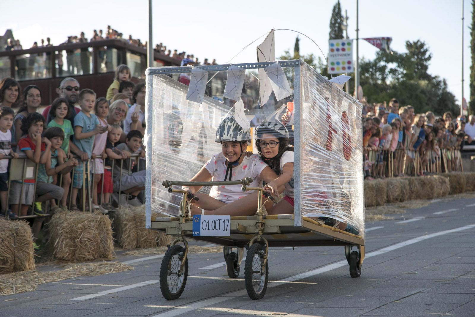 Llitboard: baixada de carros al Pg. de Francesc Macià. FOTO: Lali Puig