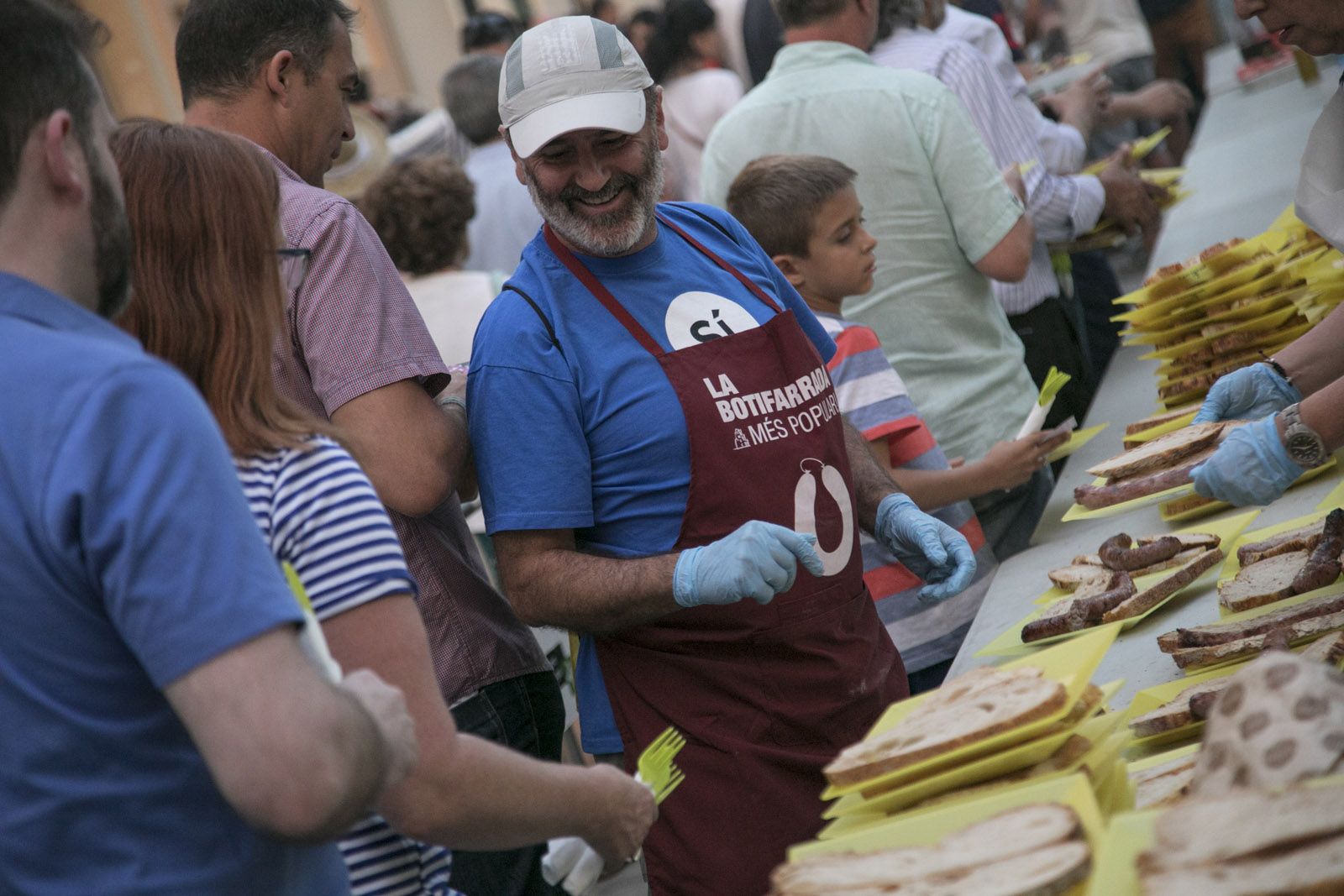 Botifarrada popular a la Plaça de Barcelona. FOTO: Lali Puig
