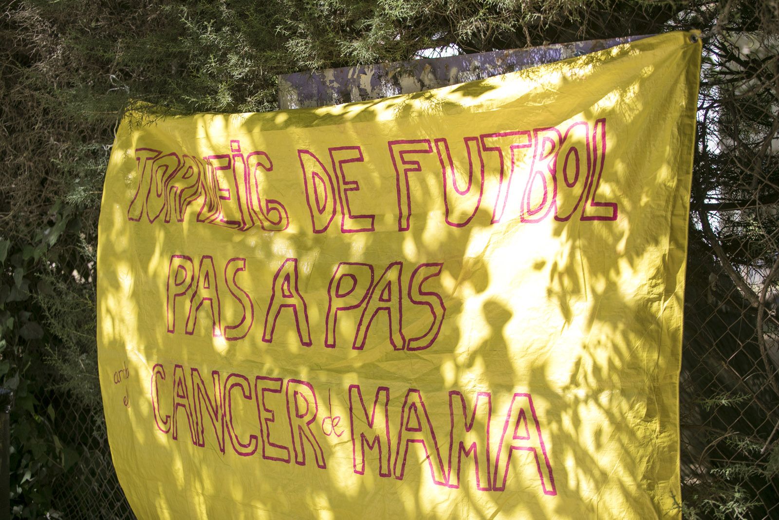 2n Torneig 12 hores de Futbol Sala Femení 'Pas a pas amb el càncer de mama’ al Pavelló Can Llobet de la Floresta. FOTO: Lali Puig