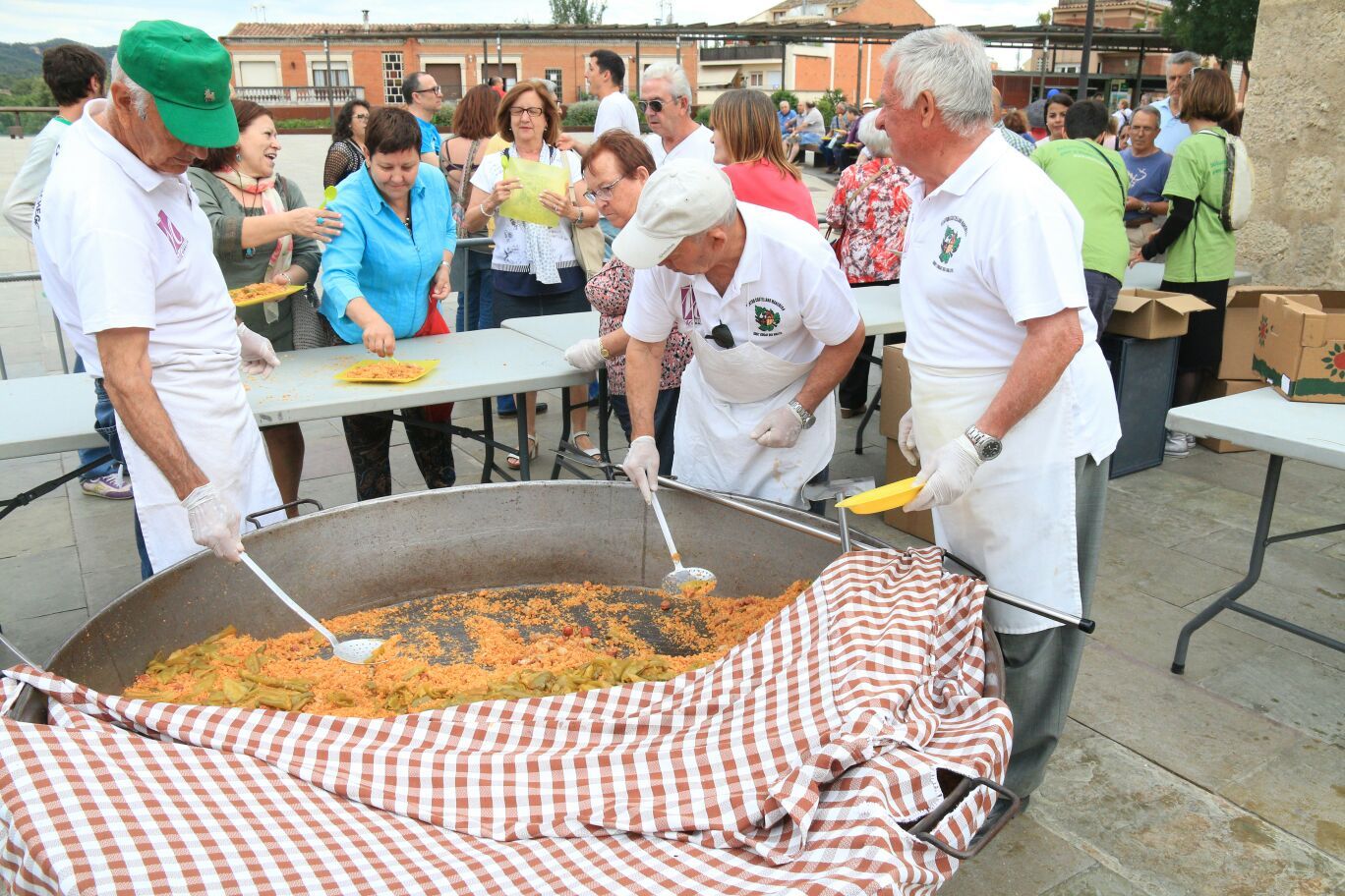 Les tradicionals migas per la Festa Major de Sant Cugat FOTO: Lali Álvarez