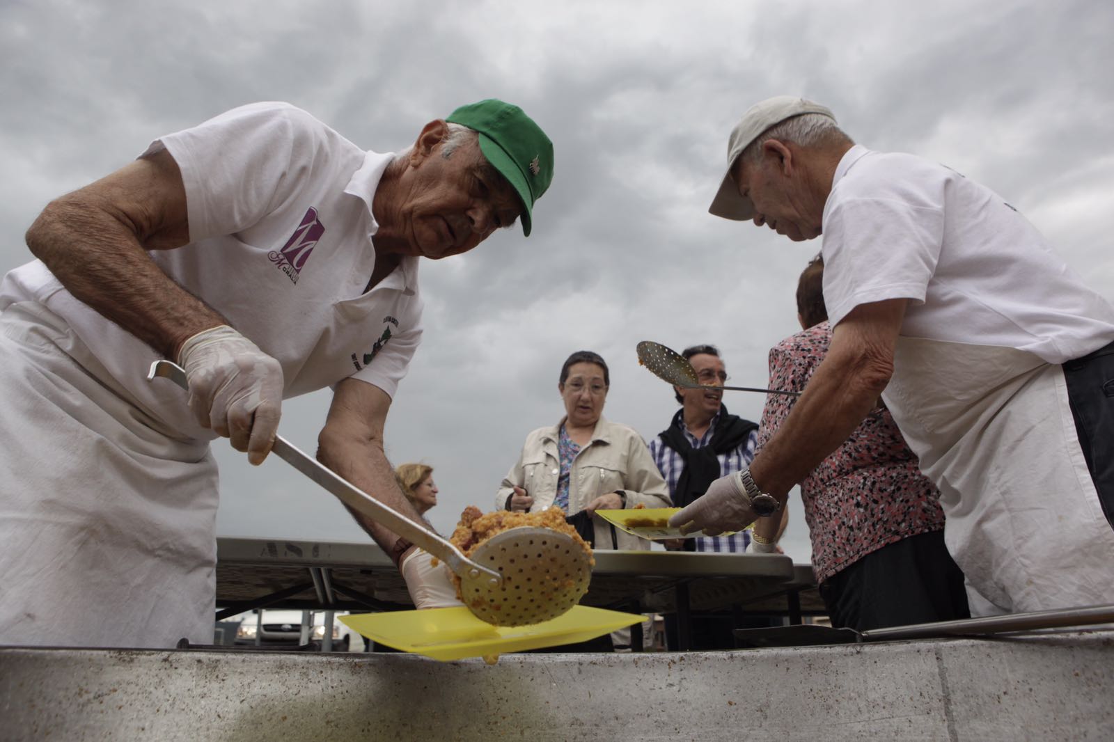   Degustació de 'migas' manxegues. FOTO: Artur Ribera