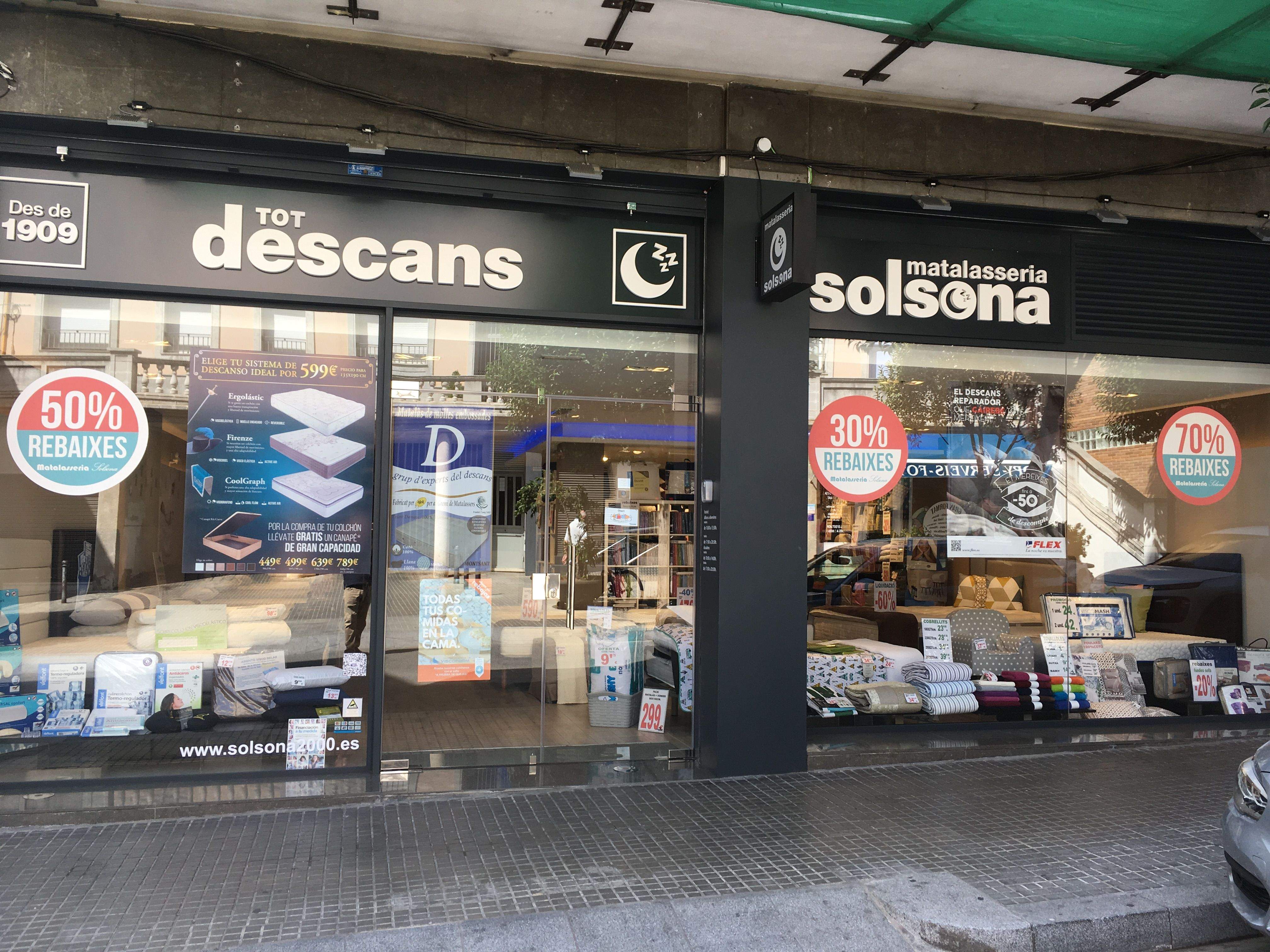 Exterior de la botiga amb els actuals descomptes FOTO: Cedida