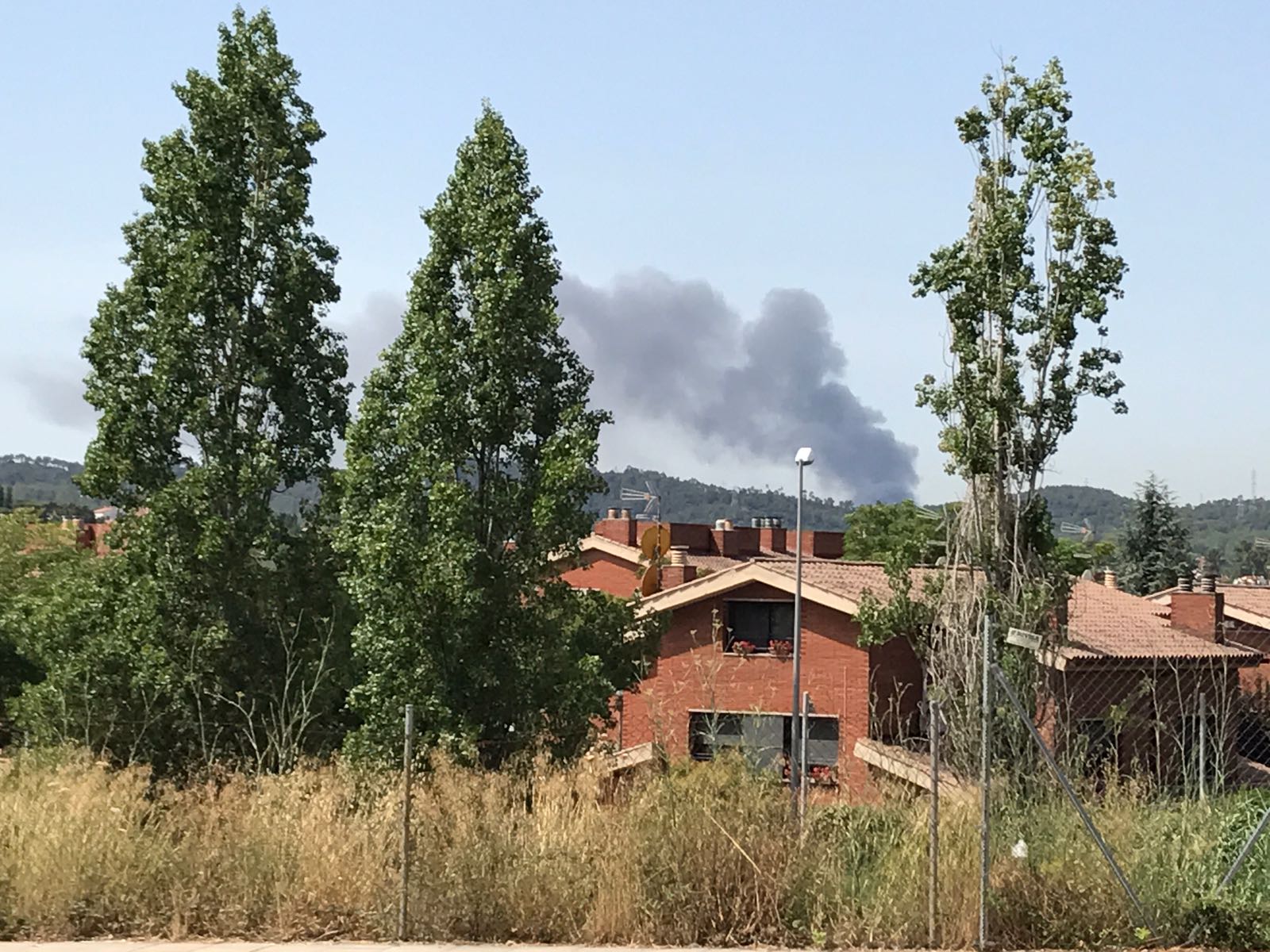 La columna de fum vista des de Mira-sol 