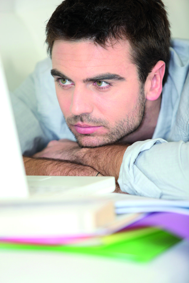 Per descansar els ulls, tanqueu-los i feu-vos un suau massatge