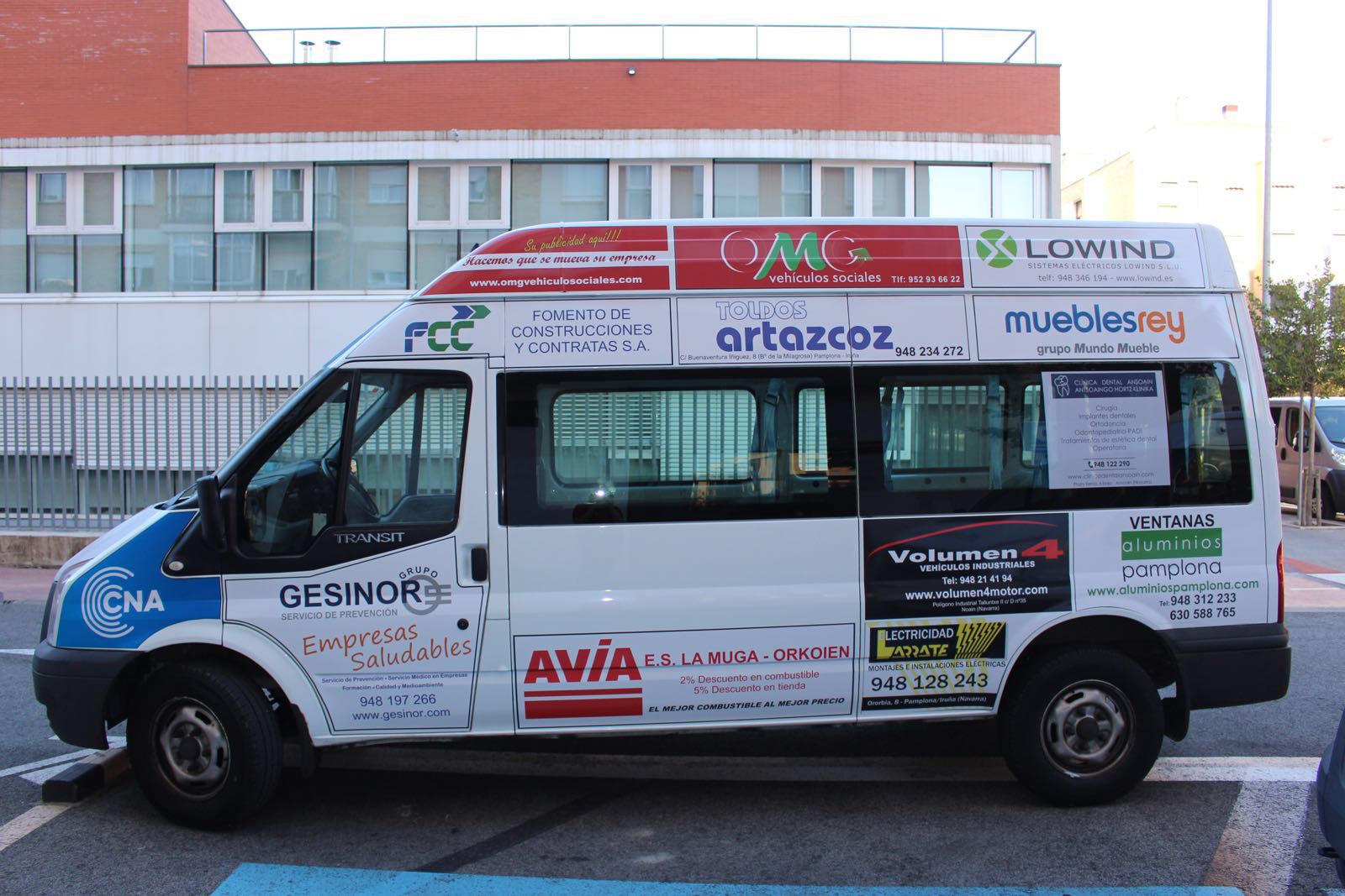 Imatge d'una de les furgonetes que ha entregat OMG Vehiculos a una AFA FOTO: OMG Vehiculos 