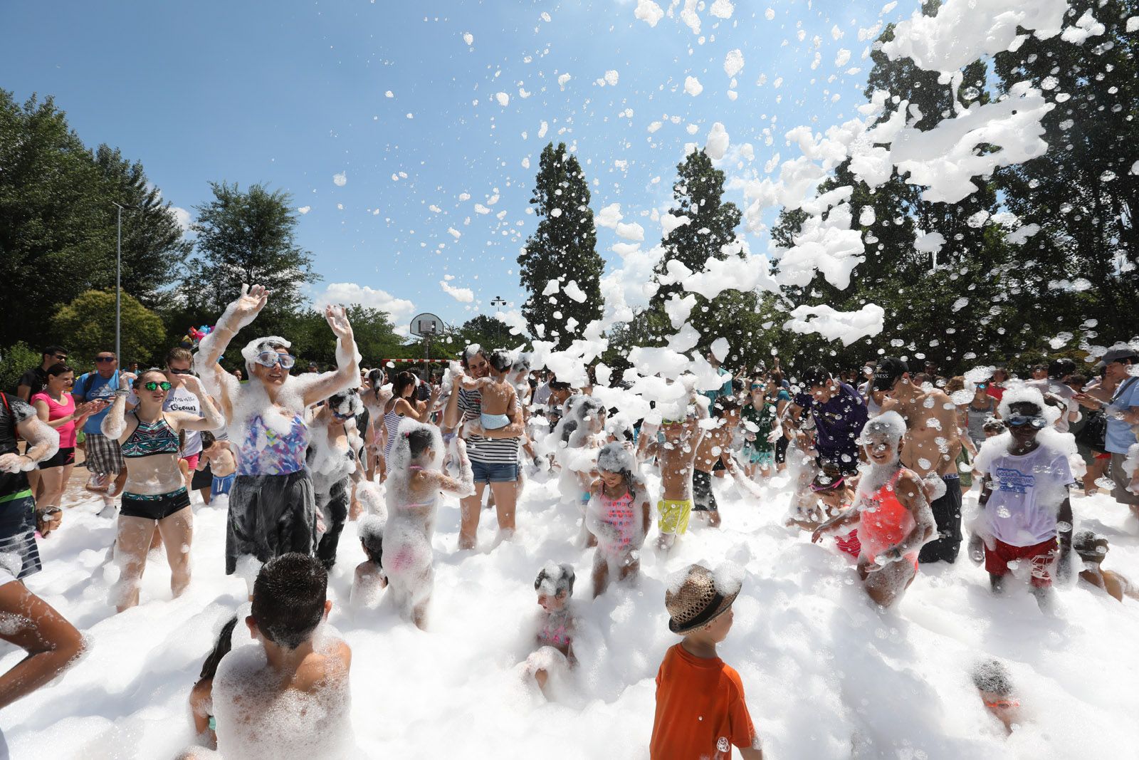 Festa de l’escuma al Casal de Mira-sol. FOTO: Lali Puig