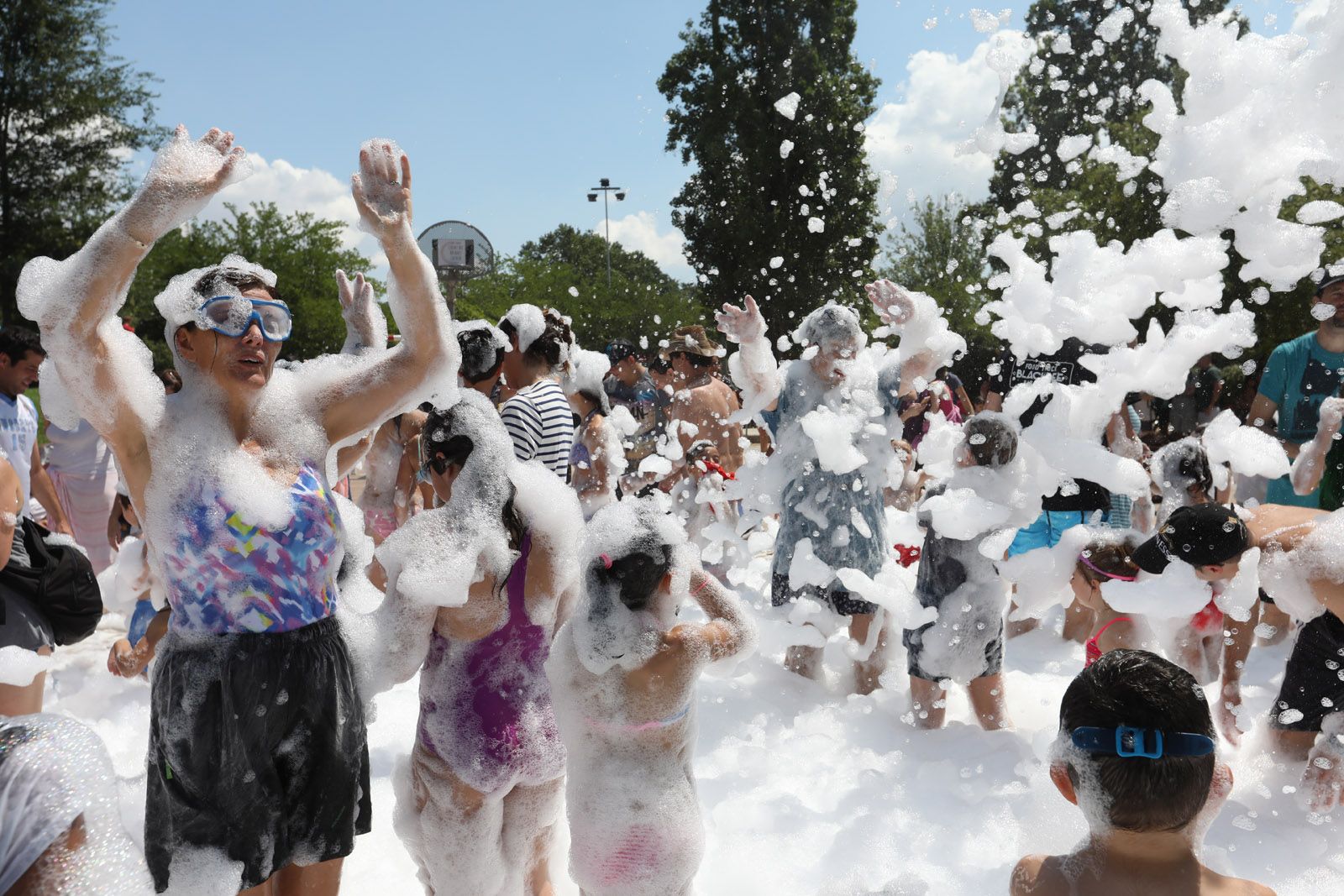 Festa de l’escuma al Casal de Mira-sol. FOTO: Lali Puig