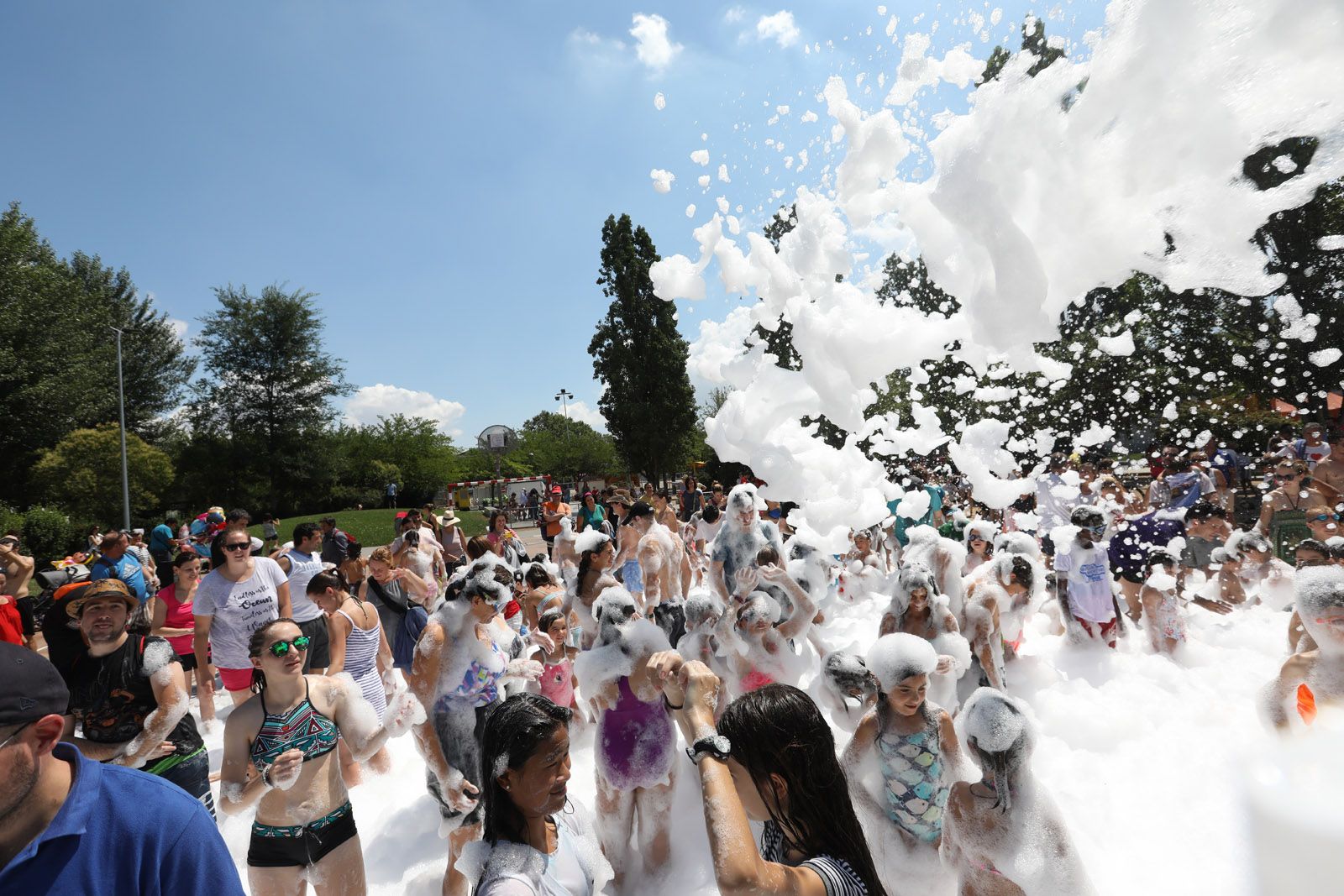 Festa de l’escuma al Casal de Mira-sol. FOTO: Lali Puig