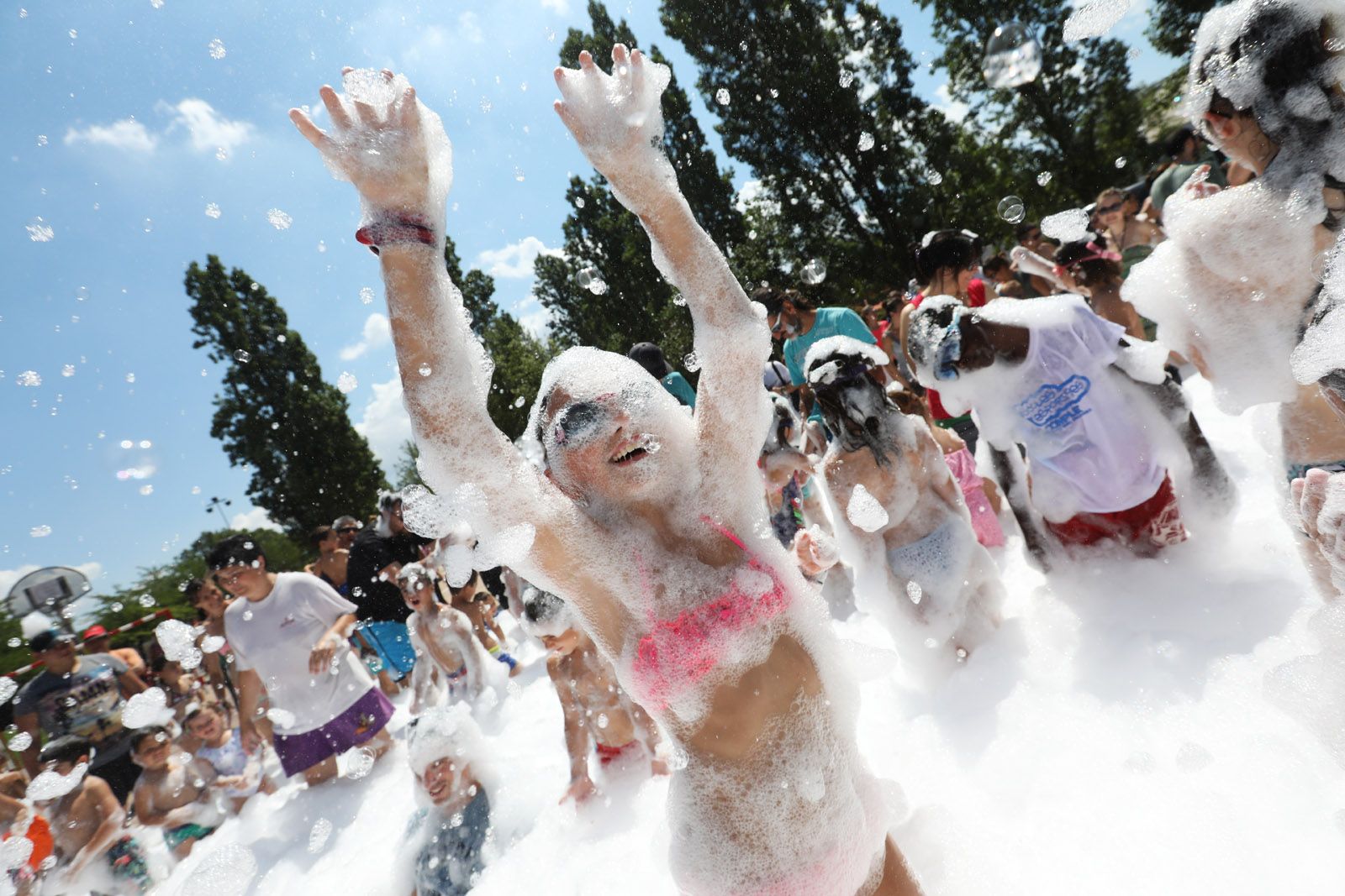 Festa de l’escuma al Casal de Mira-sol. FOTO: Lali Puig