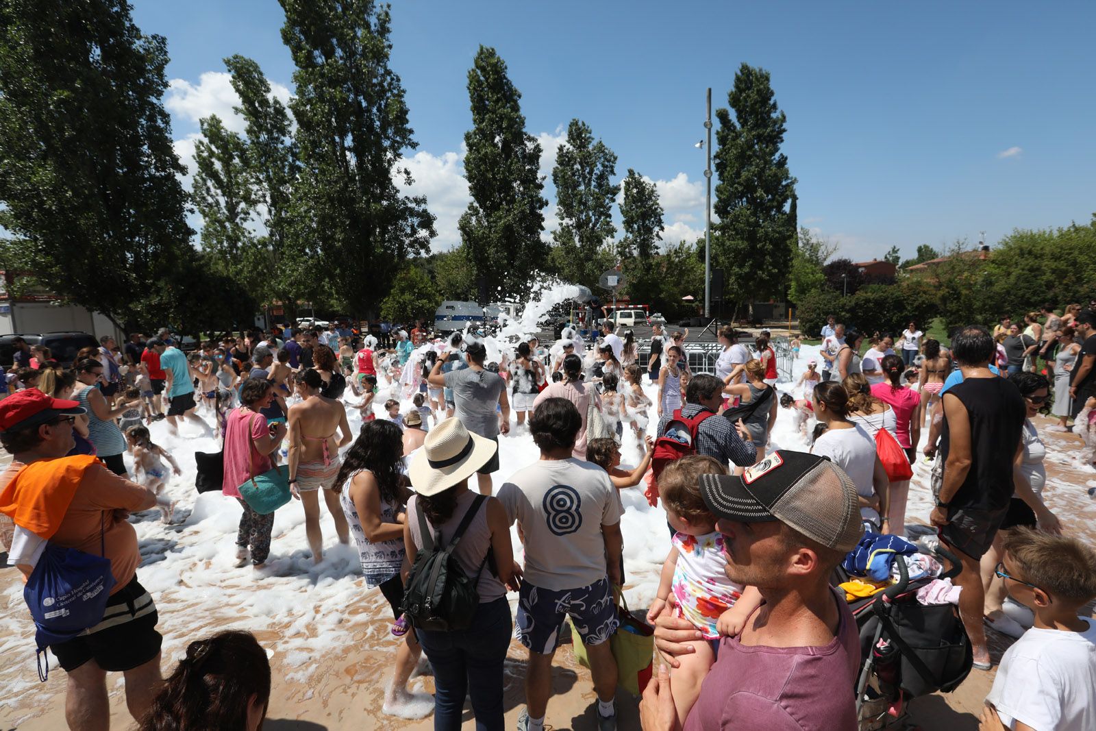 Festa de l’escuma al Casal de Mira-sol. FOTO: Lali Puig