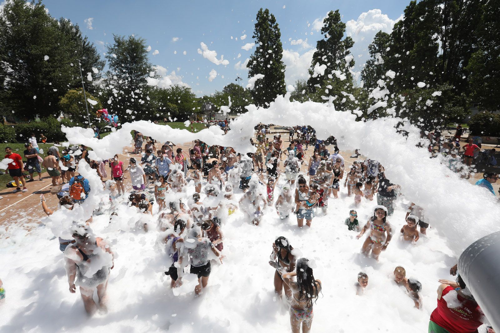 Festa de l’escuma al Casal de Mira-sol. FOTO: Lali Puig