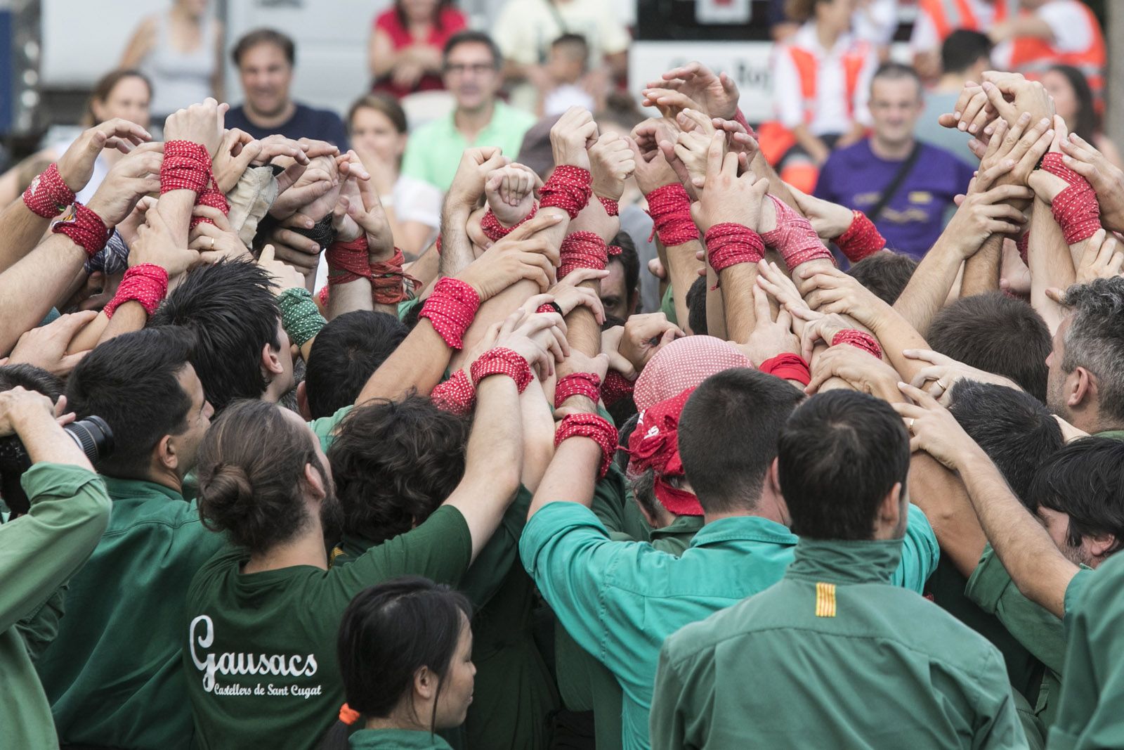 Actuació castellera amb els Gausacs i els Castellers de Cerdanyola. FOTO: Lali Puig
