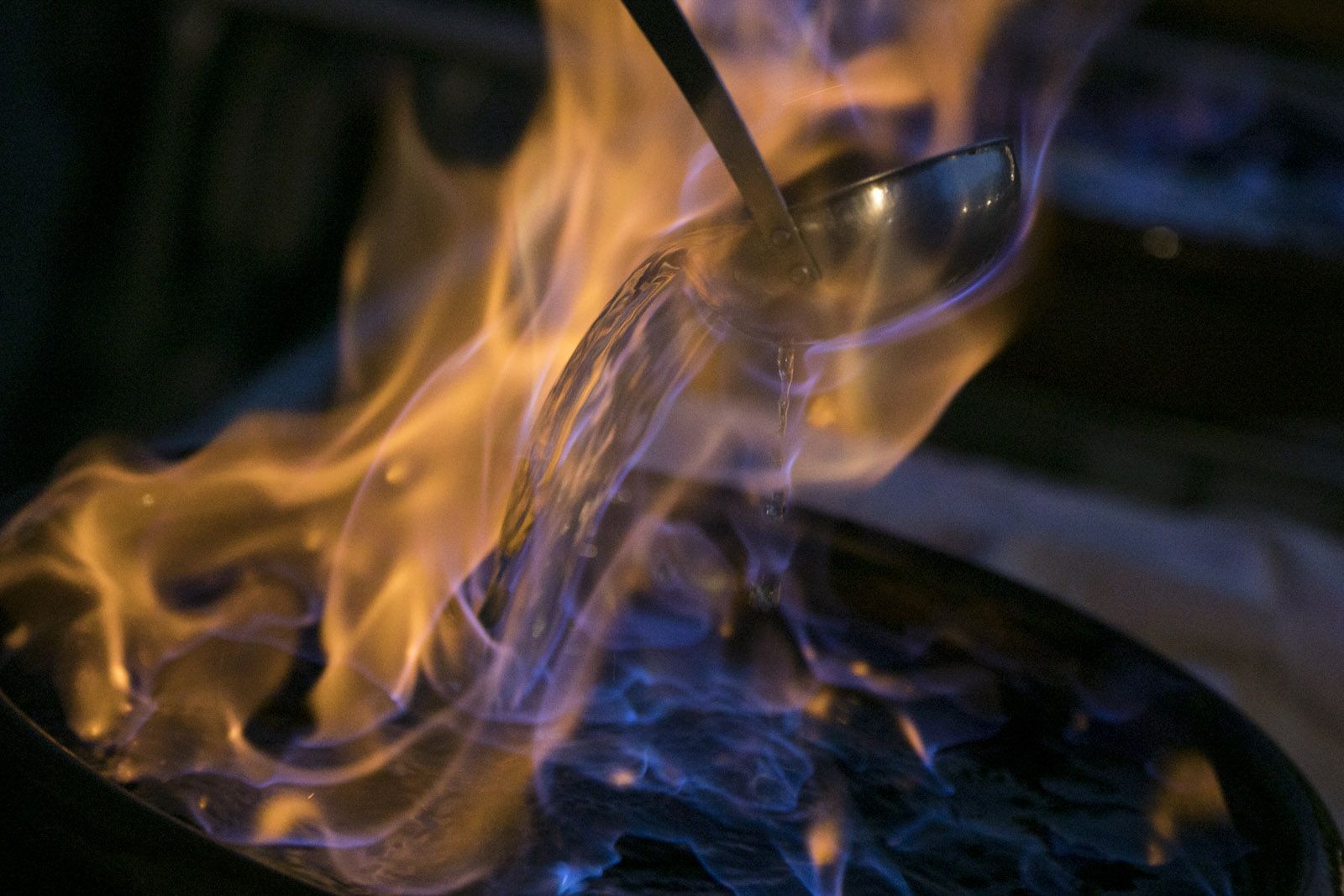 Havaneres i rom cremat al Casal de Mira-sol. FOTO: Lali Puig