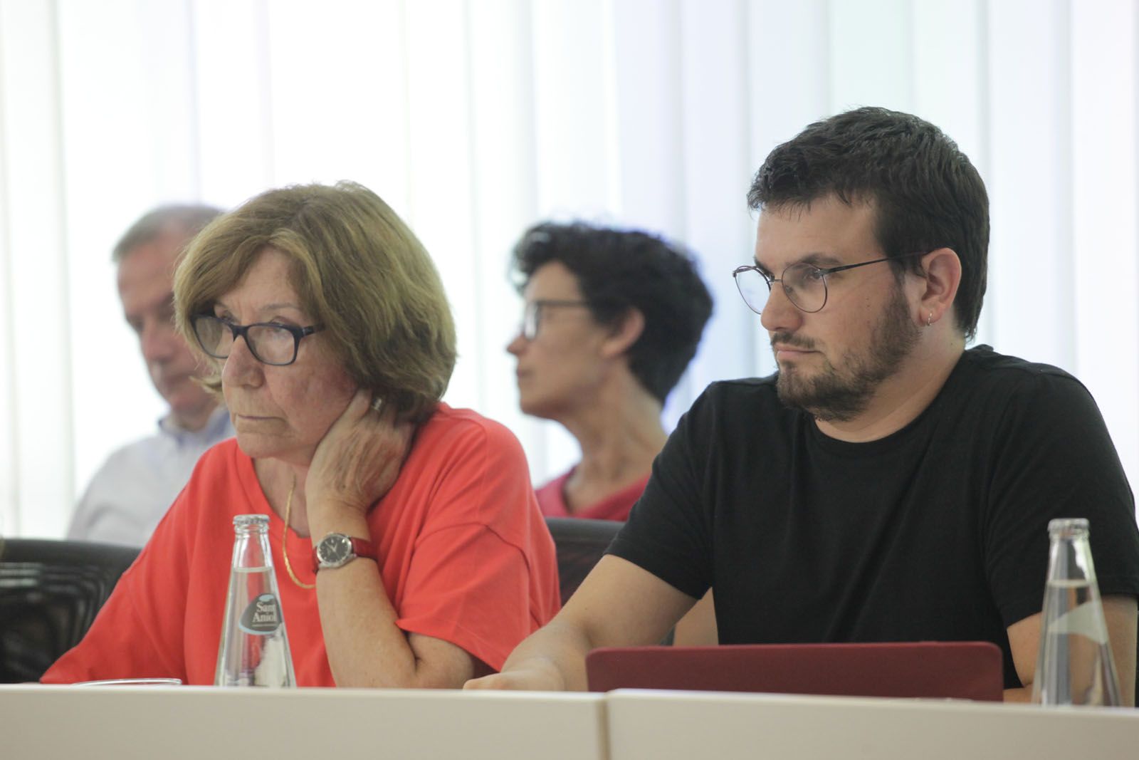 Casamitjana i Gutierrez, els dos regidors d'ICV-EUiA, durant el ple municipal FOTO: Artur Ribera