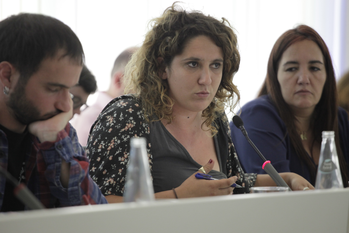 Des dels regidors de la CUP-PC al ple municipal. FOTO: Artur Ribera