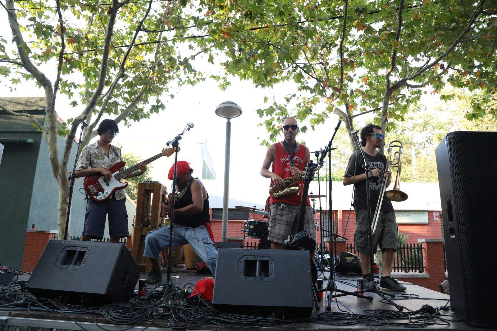 Buenas Costumbres, en concert, a la Plaça de Miquel Ros. FOTO: Lali Puig