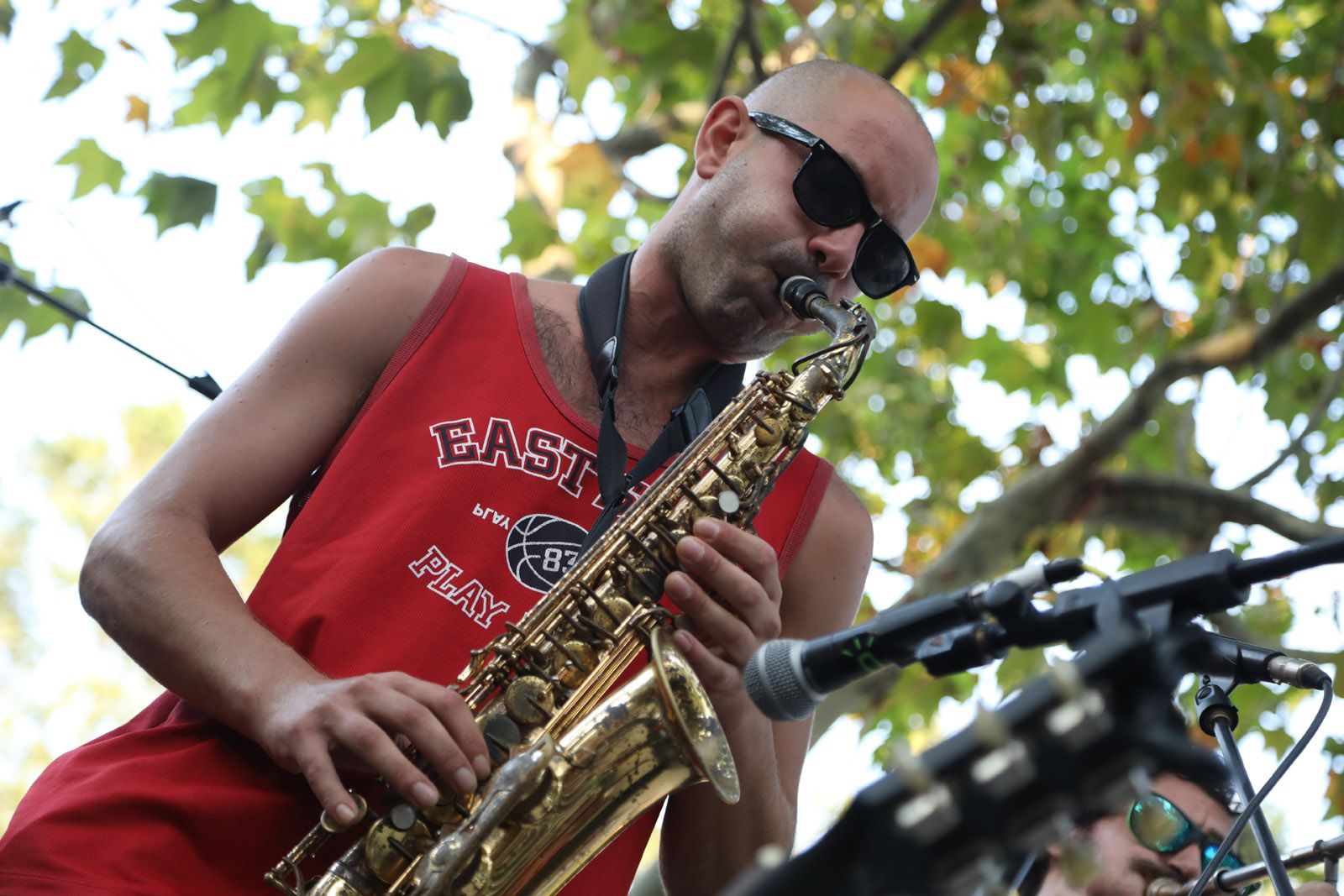 Buenas Costumbres, en concert, a la Plaça de Miquel Ros. FOTO: Lali Puig
