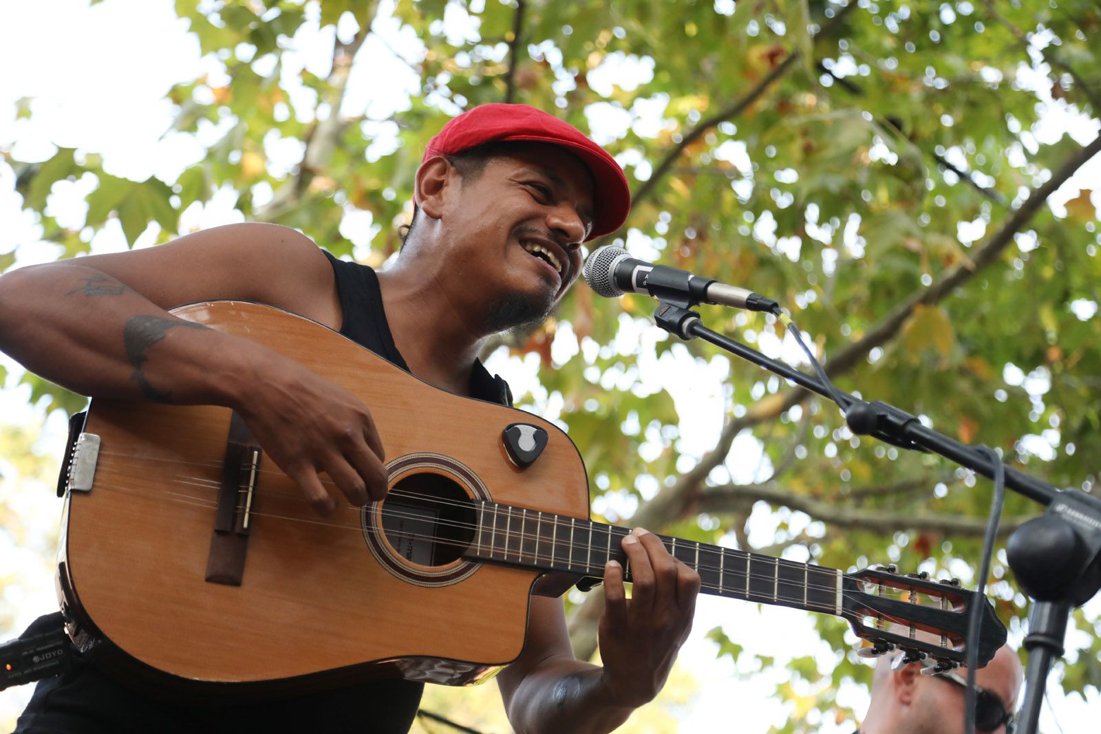 Buenas Costumbres, en concert, a la Plaça de Miquel Ros. FOTO: Lali Puig
