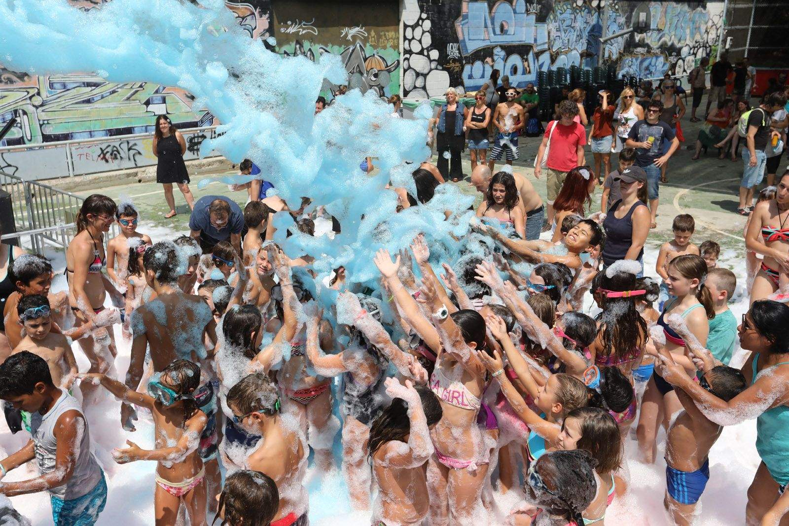 La festa de l'escuma ha tingut lloc aquest diumenge, 23 de juliol FOTO: Lali Puig 