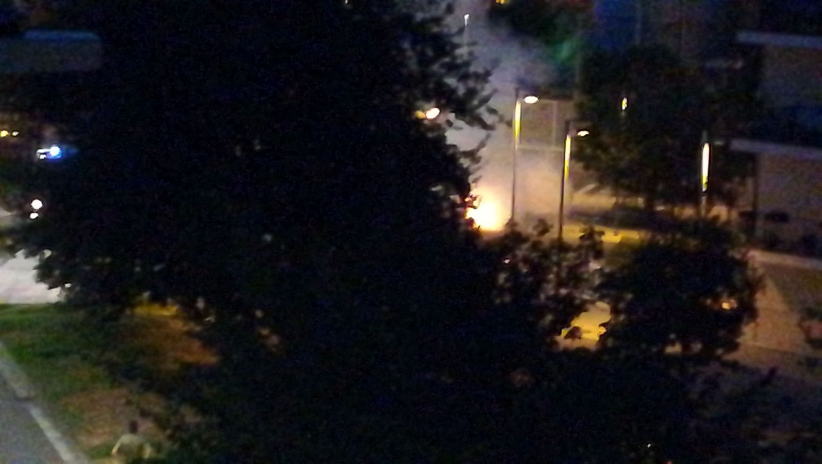 El contenidor ha cremat a la rambla del Torrent d'en Xandri FOTO: Cedida