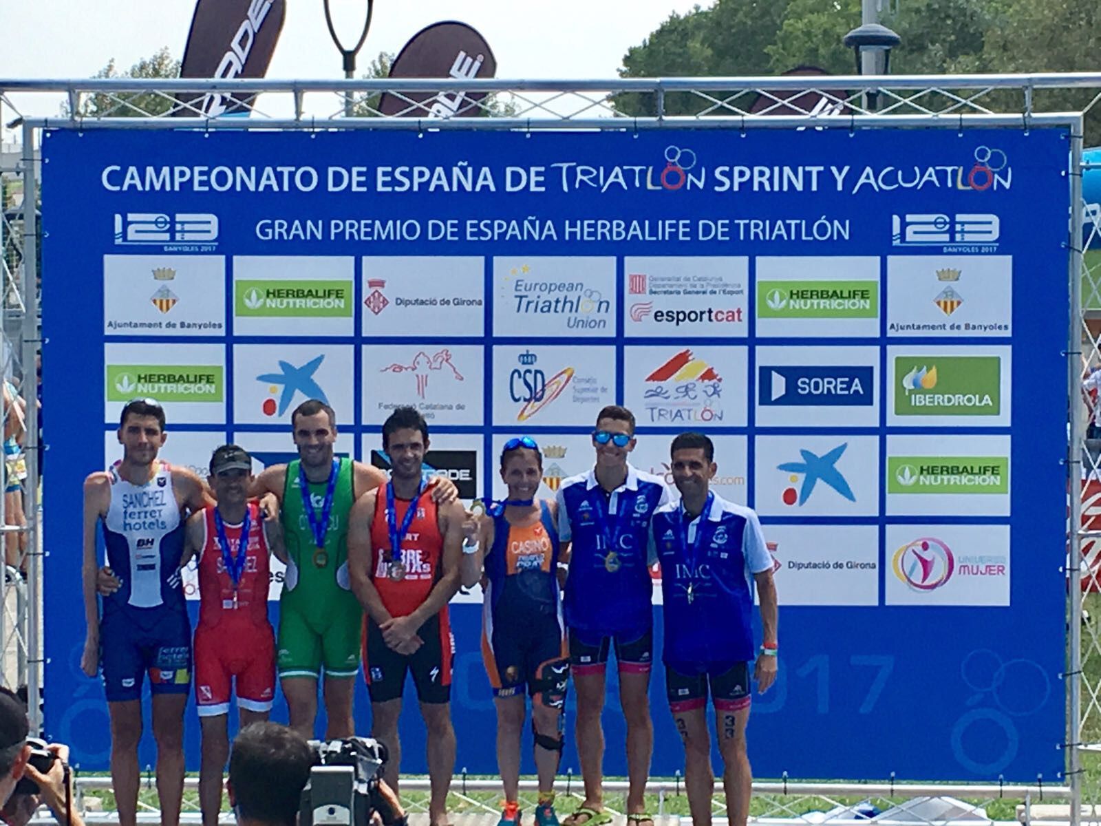 Laia Casino en el podi del Campionat d'Espanya d'Aquatló, a Banyoles. FOTO: Cedida