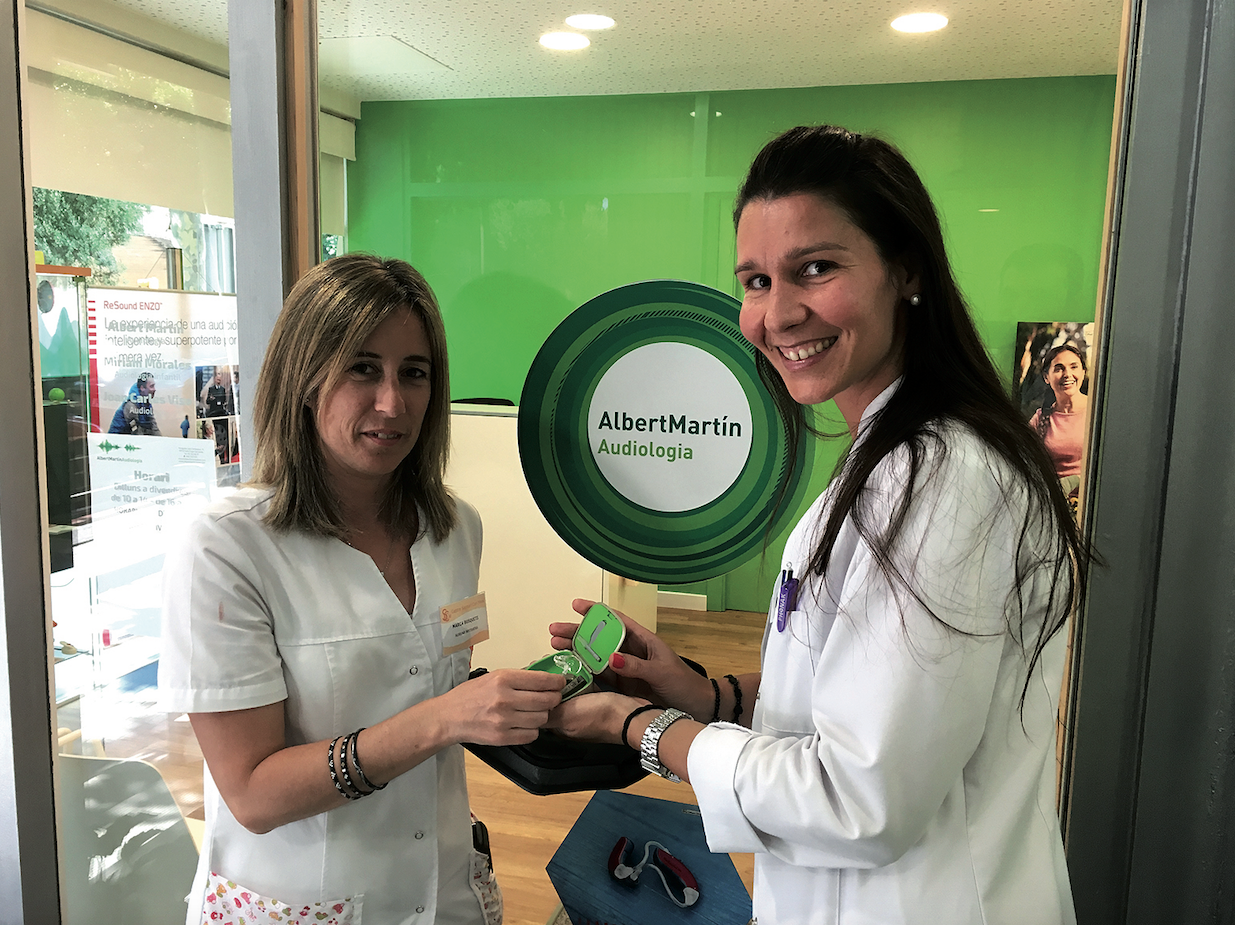 Marga Busquets i l’audiologa M. Morales FOTO: Cedida