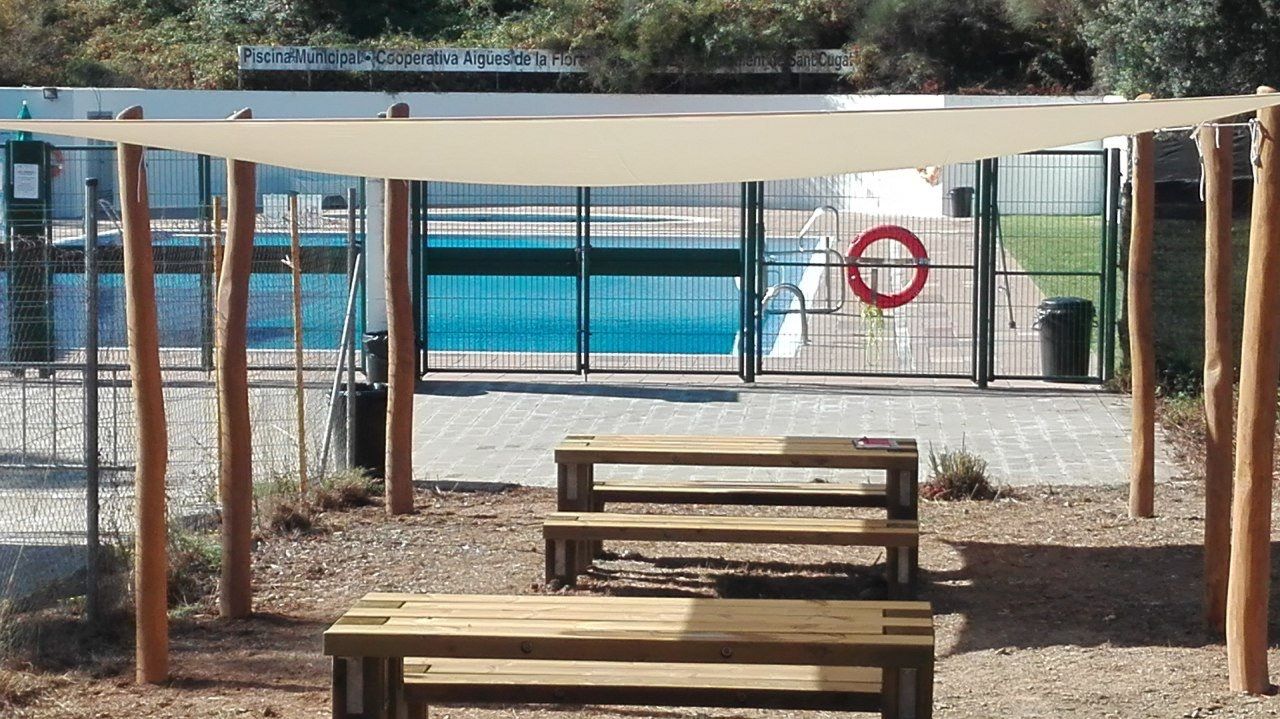 Imatge de les taules amb els tendals FOTO: Twitter Ajuntament de Sant Cugat 