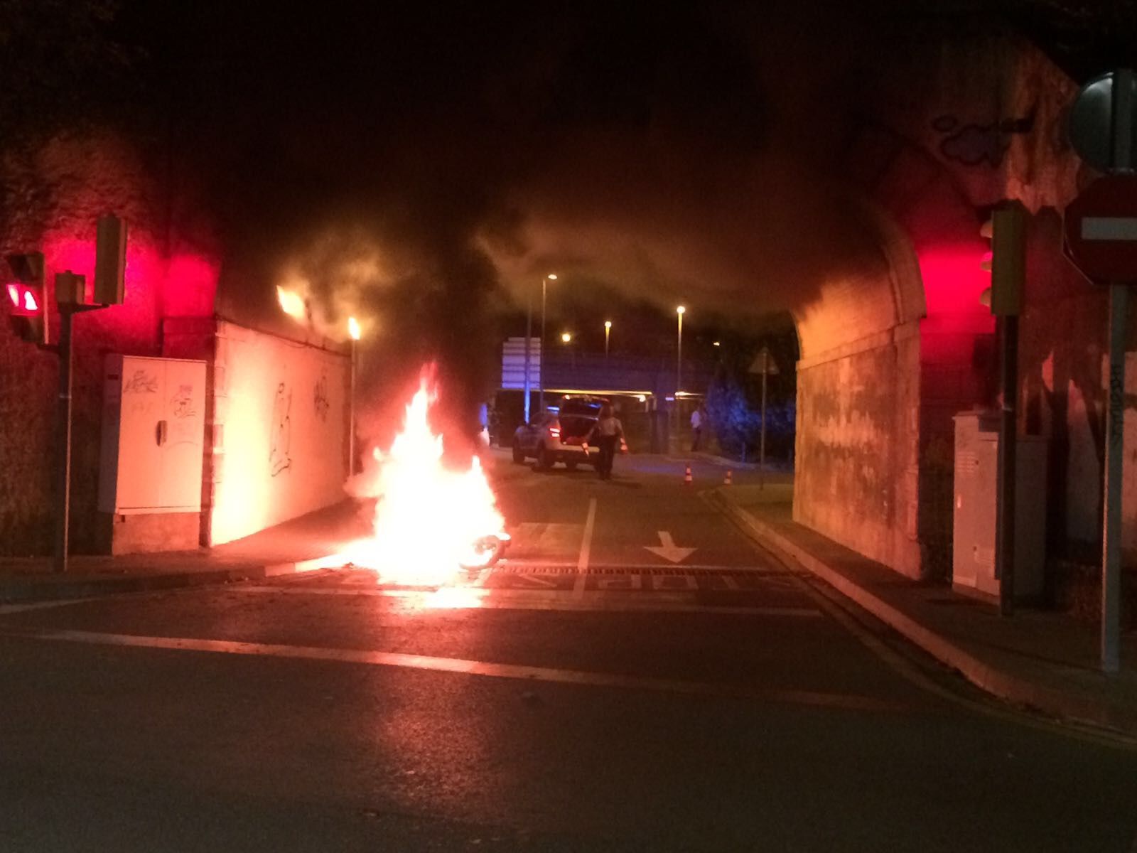 Imatge de la moto cremant-se FOTO: Cedida 