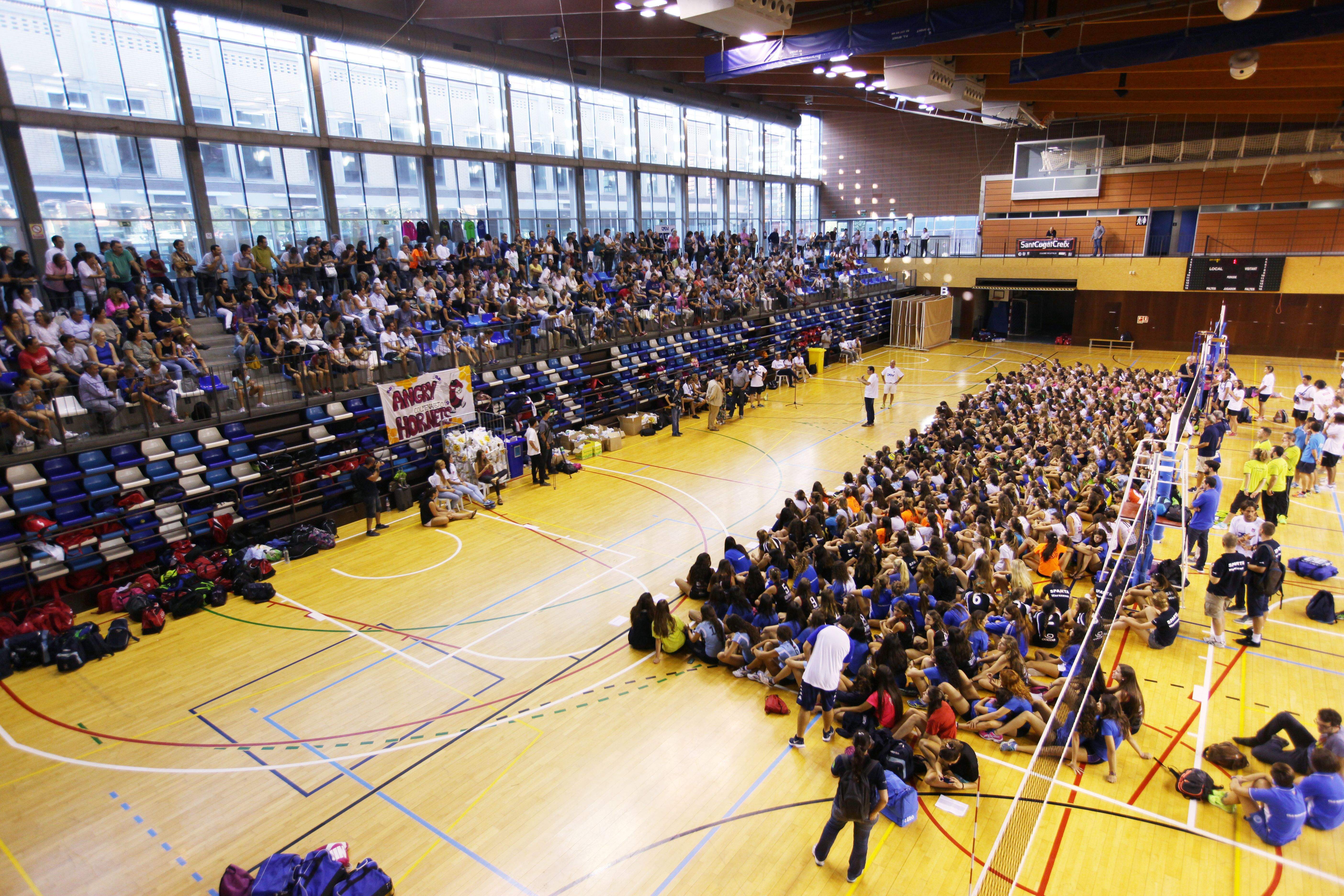 Imatge del 2015 de la tradicional presentació dels equips del torneig internacional de voleibol base femení. FOTO: Lali Puig