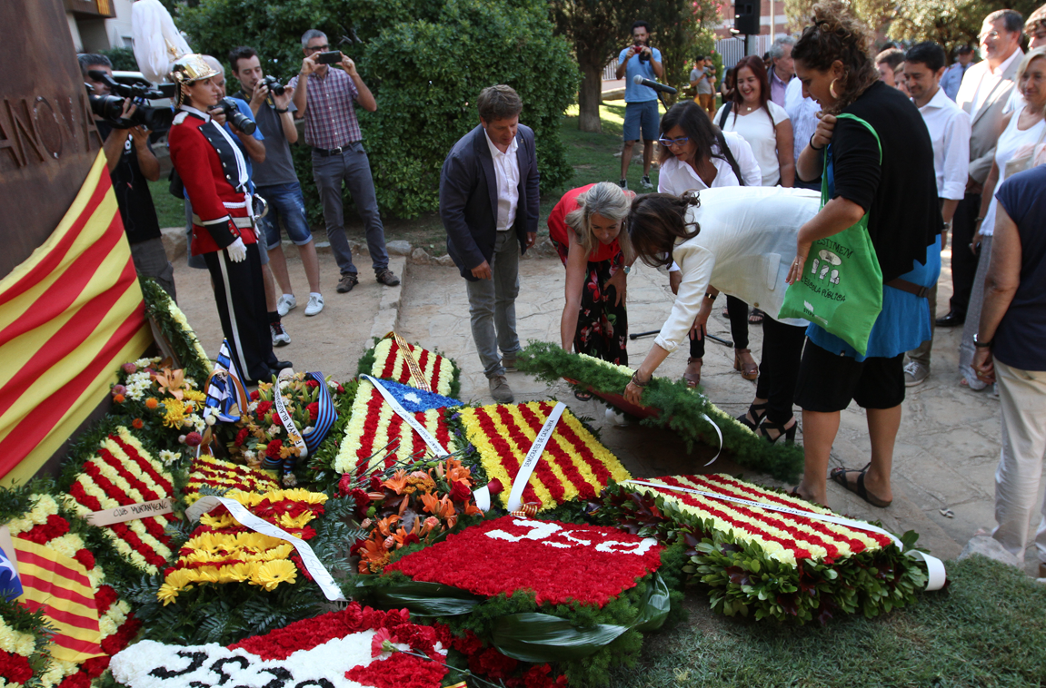 Ofrena floral a Rafael Casanova a Sant Cugat FOTO: Haidy Blanch