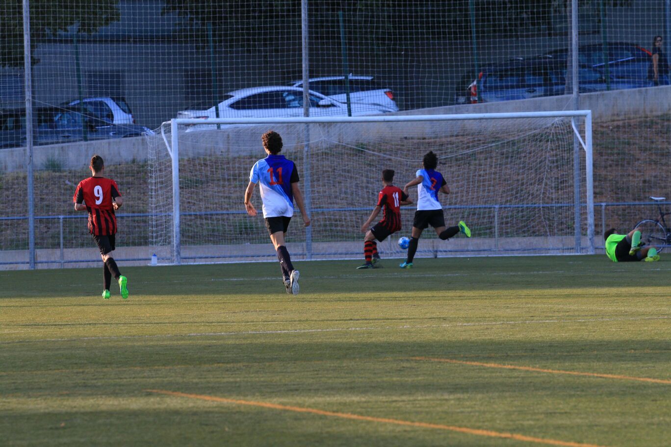 Un dels 3 gols que el Sant Cugat FC B li ha fet al Junior FC B. FOTO: Lali Álvarez