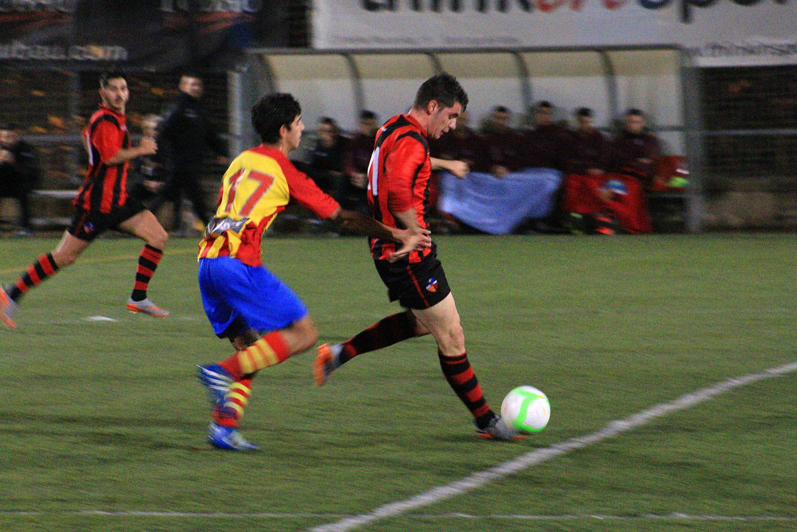 El jugador del Sant Cugat FC Uri Peix en un partit de la temporada passada. FOTO: Lali Álvarez