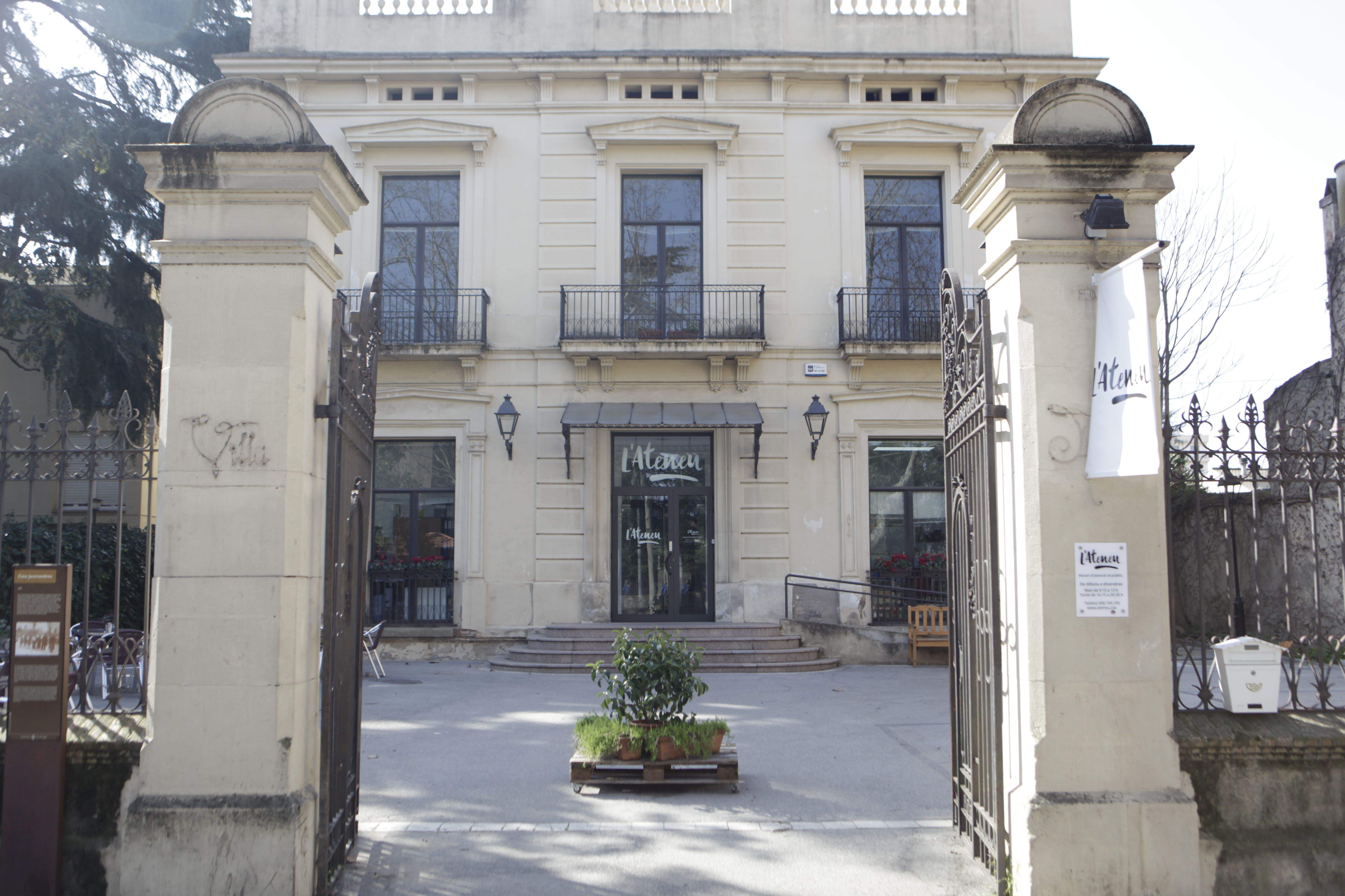 L'Ateneu ofereix més de 170 cursos i tallers. FOTO: Artur Ribera