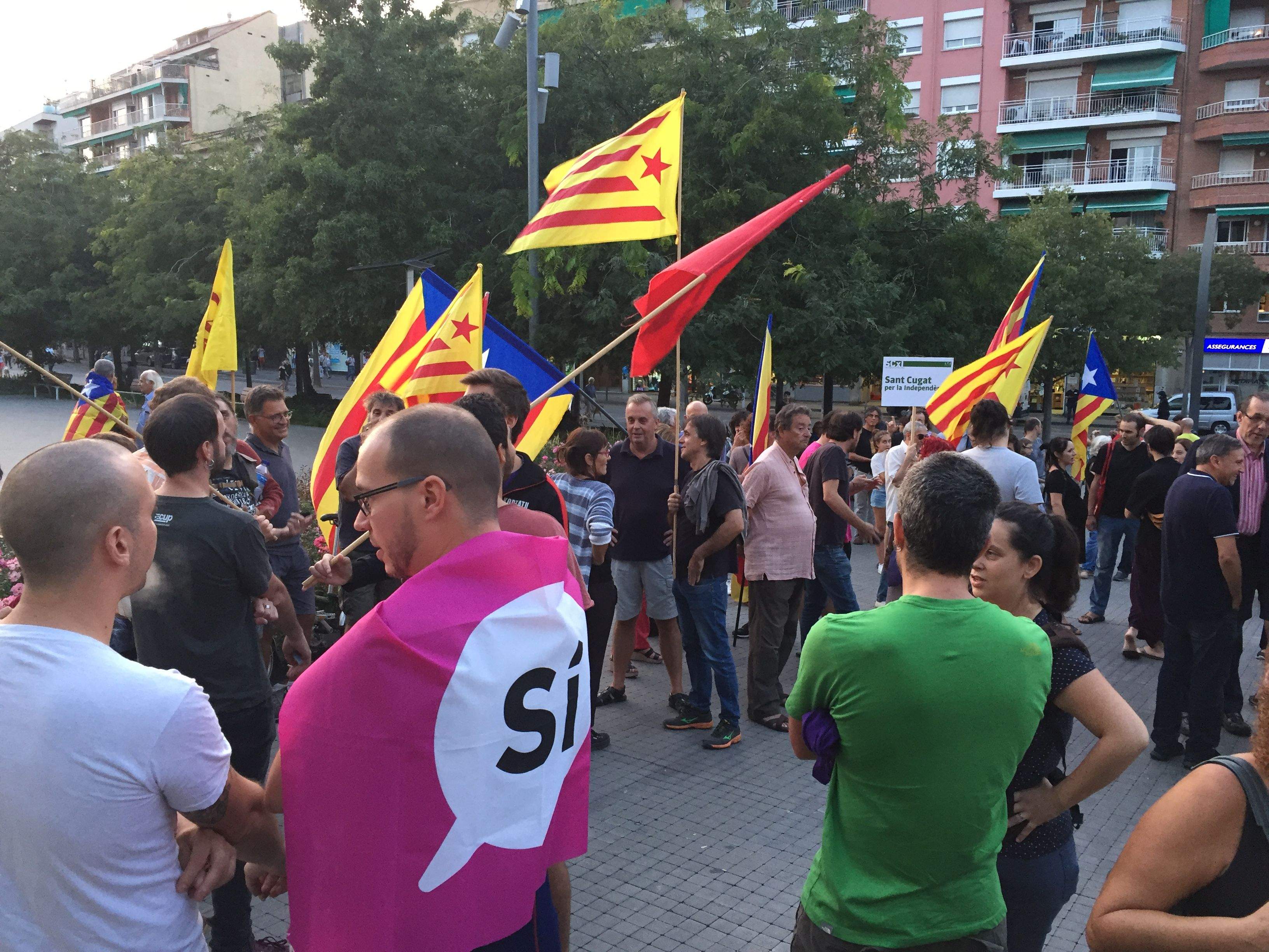 La concentració s'ha celebrat a les 20 hores a la plaça de la Vila. FOTO: C. Caballé